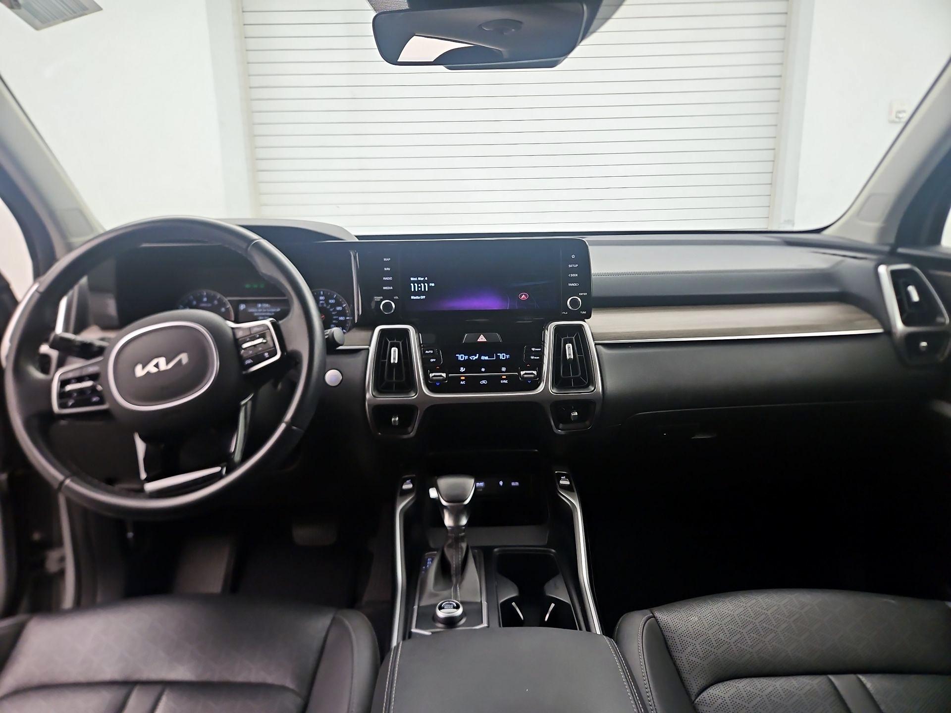 Thumbnail: 2023 Kia Sorento - 9