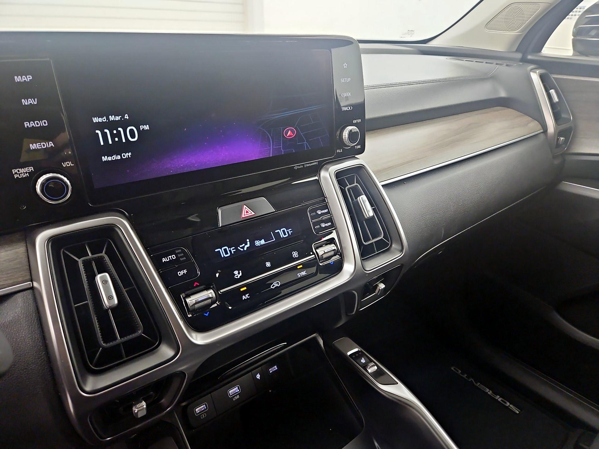 Thumbnail: 2023 Kia Sorento - 14