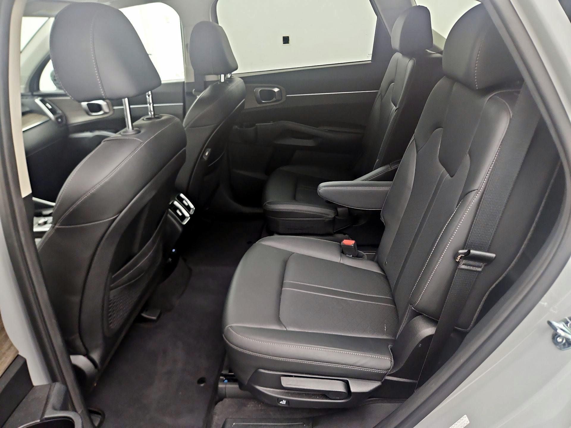 Thumbnail: 2023 Kia Sorento - 16