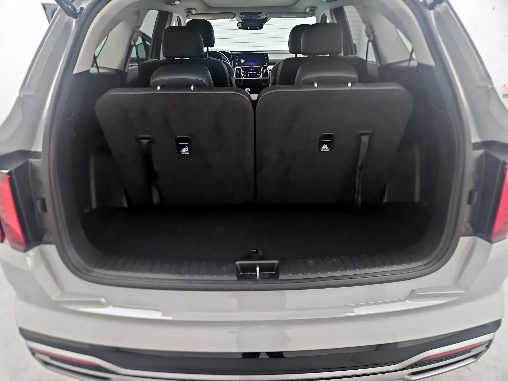 Thumbnail: 2023 Kia Sorento - 17