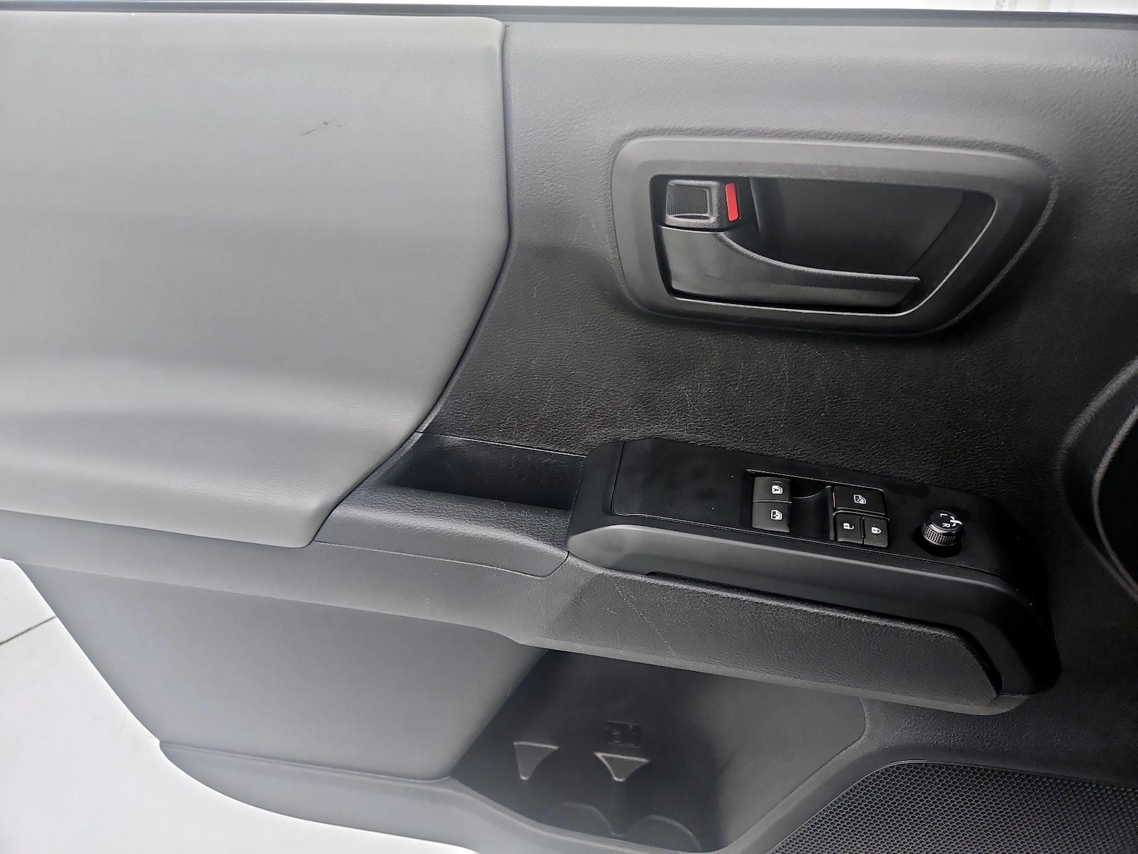 2023 Toyota Tacoma SR - Photo 13