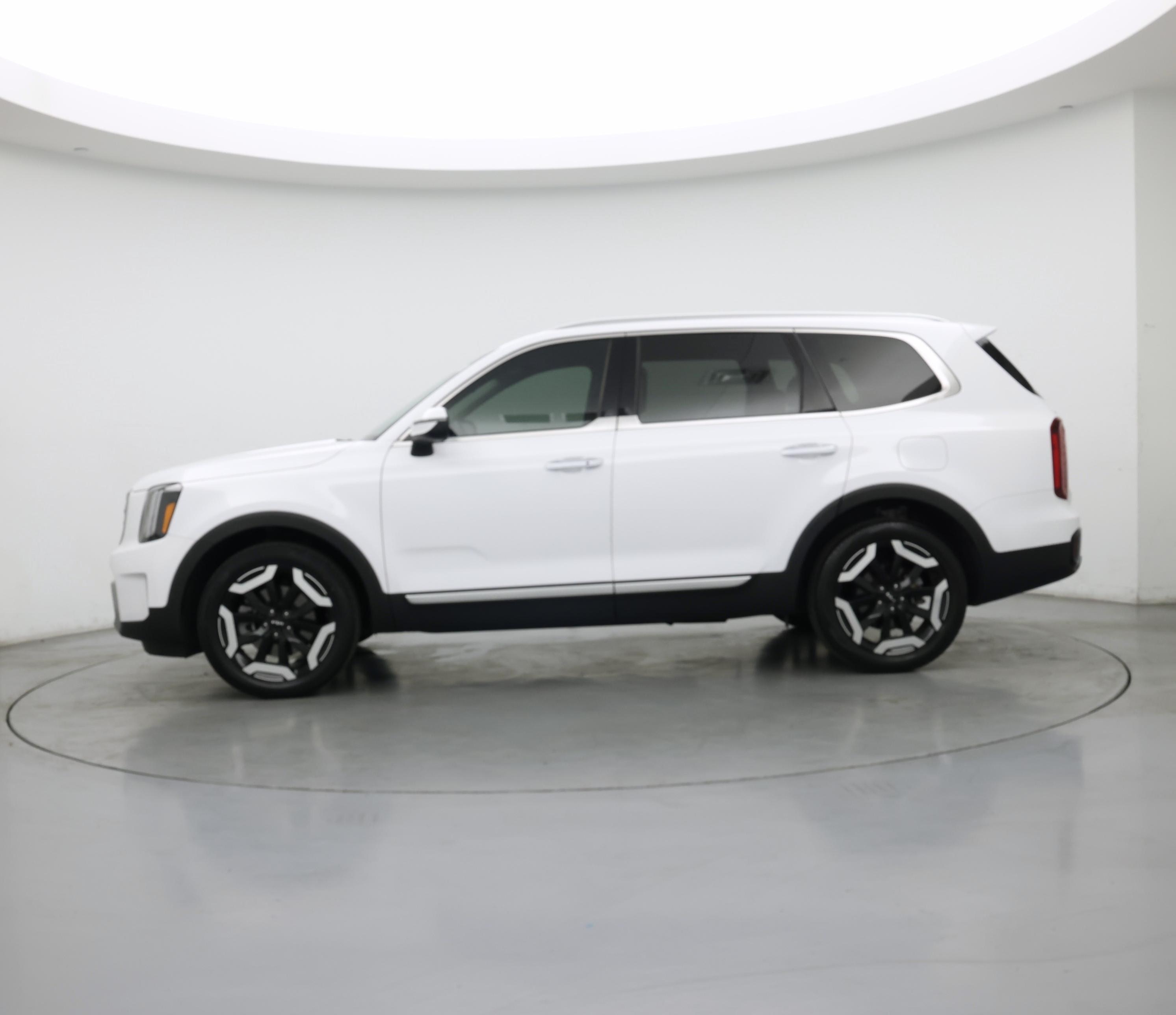 Thumbnail: 2023 Kia Telluride - 3