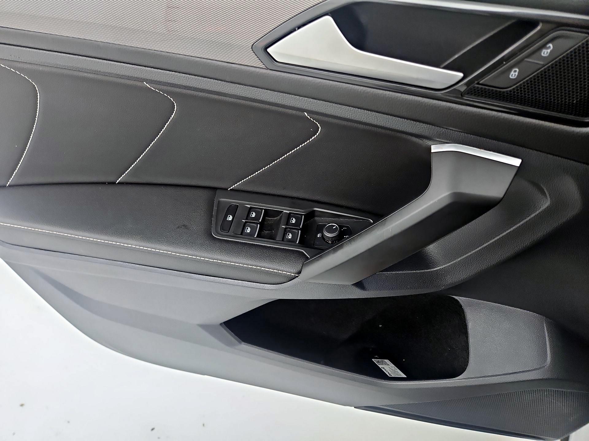 Thumbnail: 2023 Volkswagen Tiguan - 12