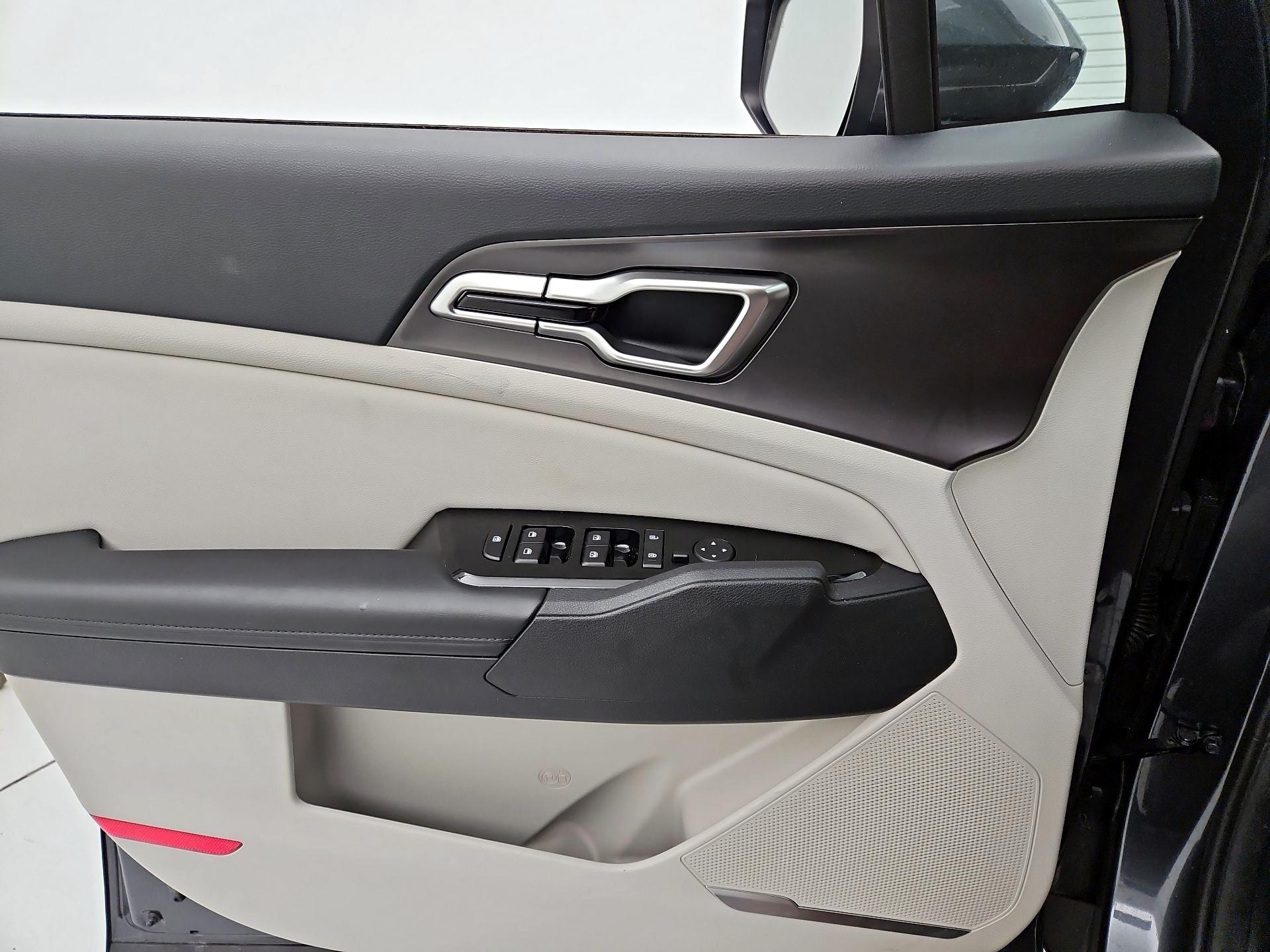 Thumbnail: 2023 Kia Sportage - 12