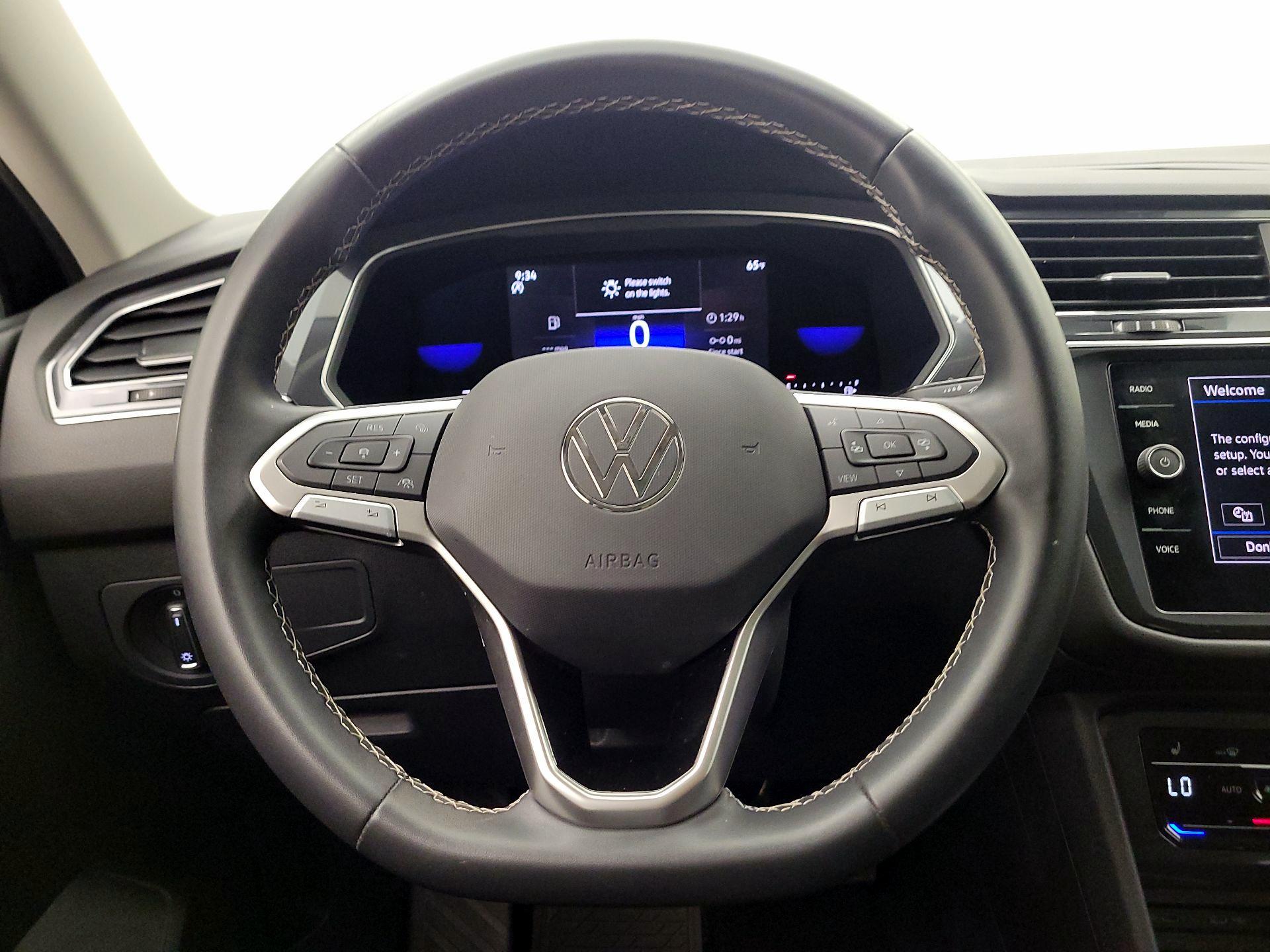 Thumbnail: 2022 Volkswagen Tiguan - 10