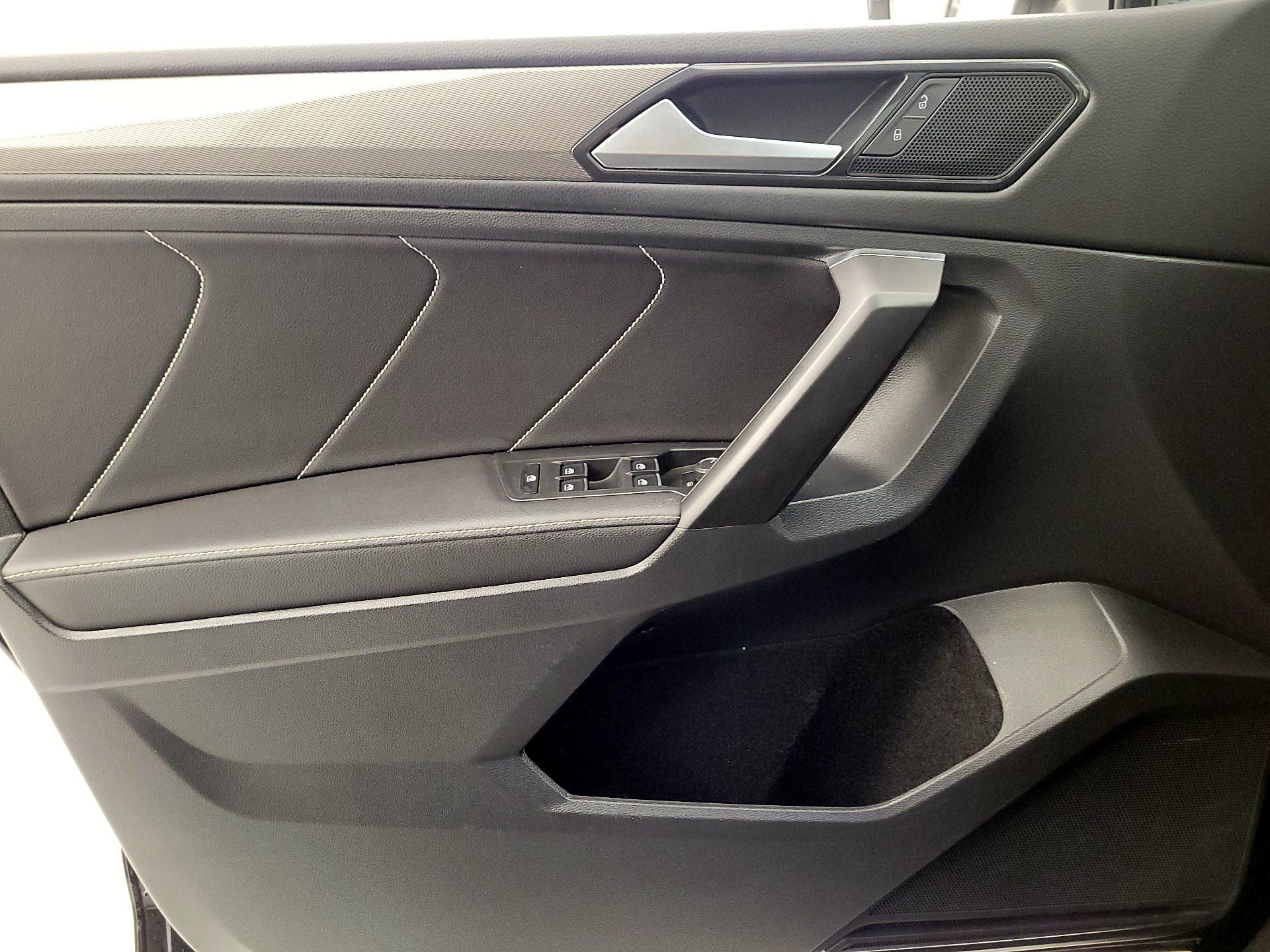 Thumbnail: 2022 Volkswagen Tiguan - 12