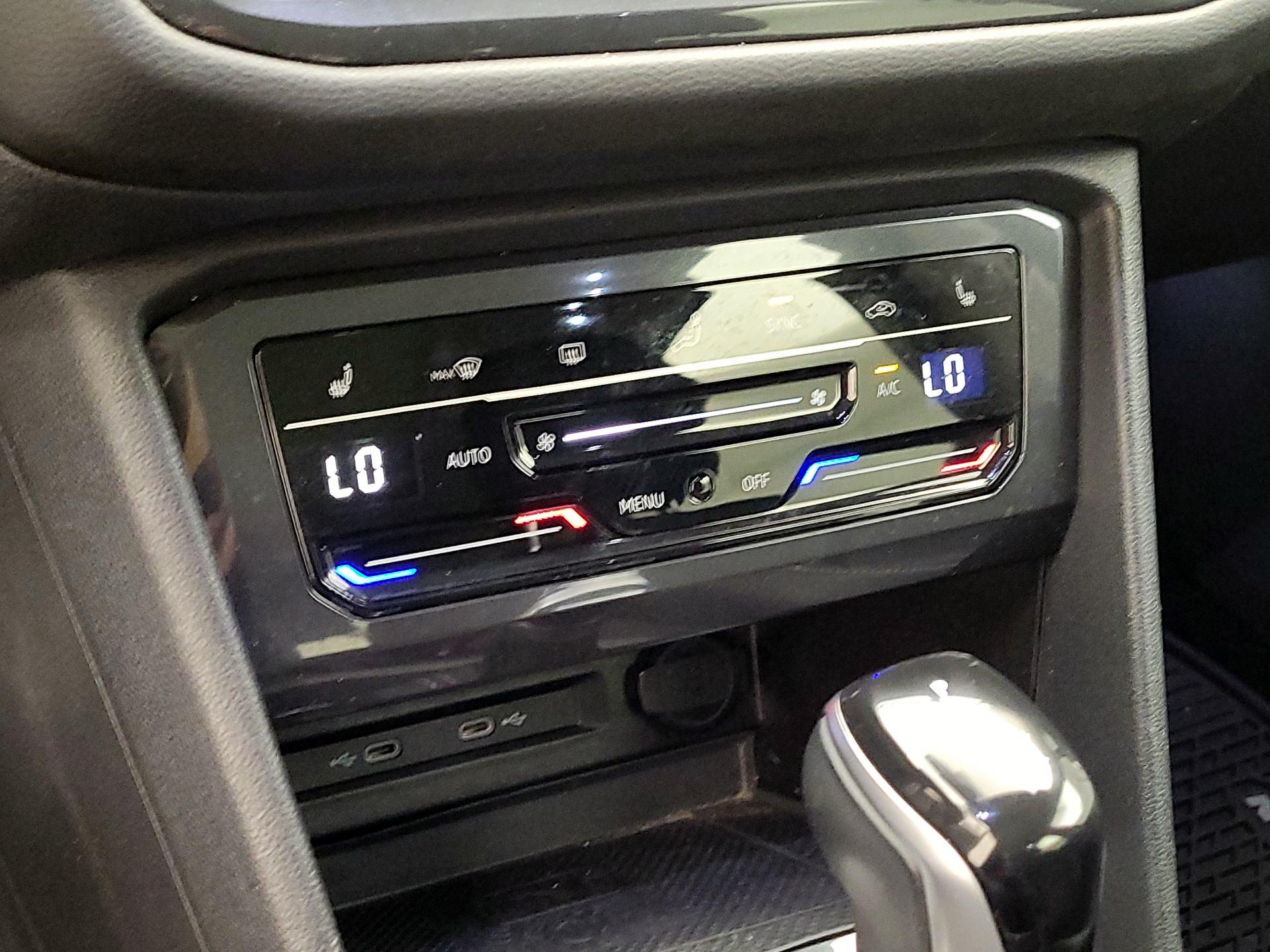 Thumbnail: 2022 Volkswagen Tiguan - 16