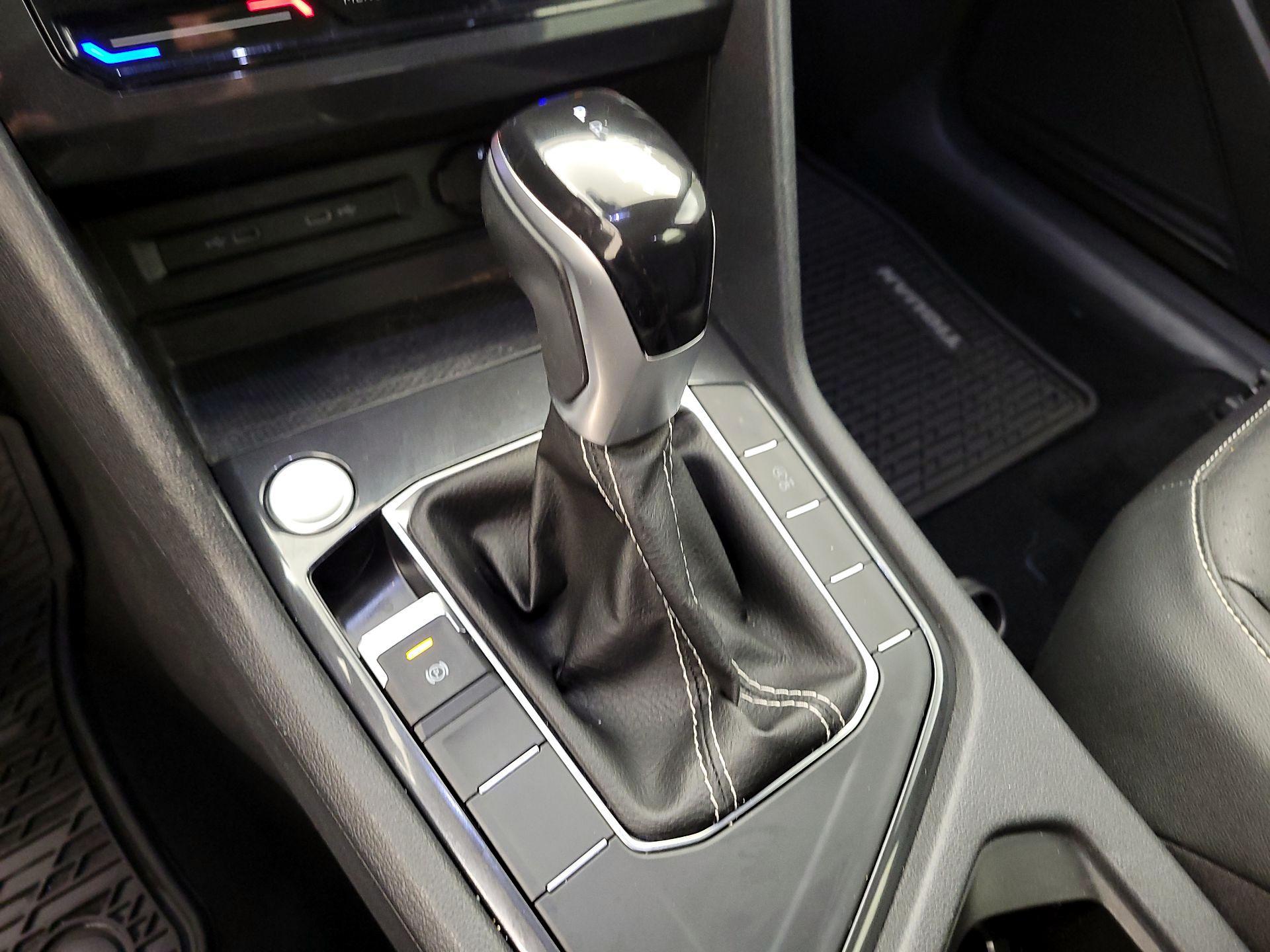 Thumbnail: 2022 Volkswagen Tiguan - 17