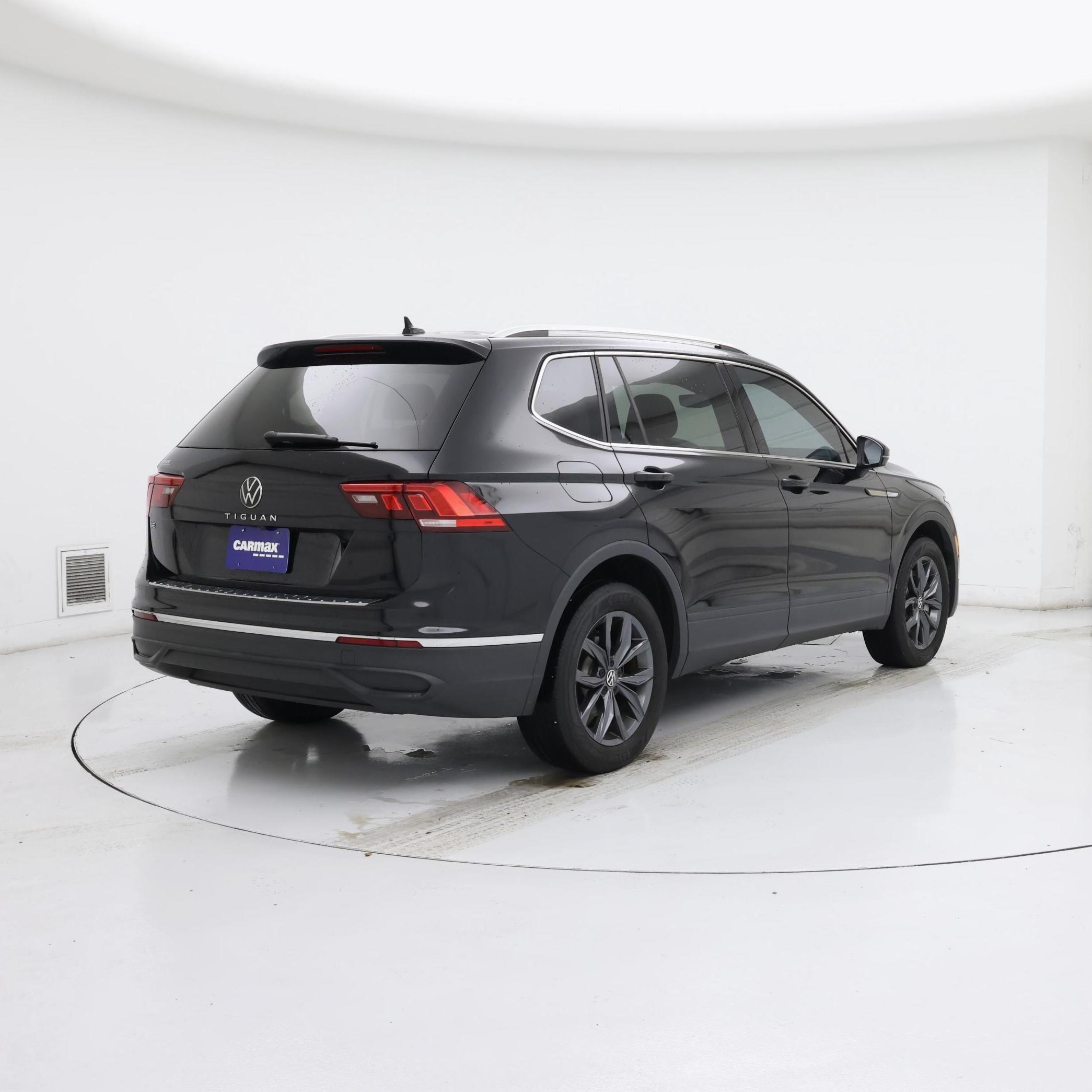 Thumbnail: 2022 Volkswagen Tiguan - 8