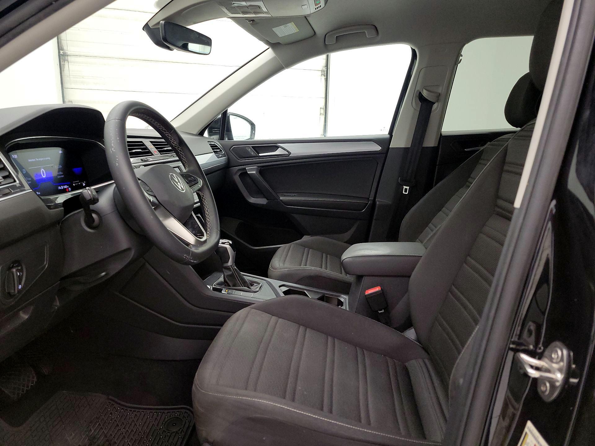 Thumbnail: 2023 Volkswagen Tiguan - 11