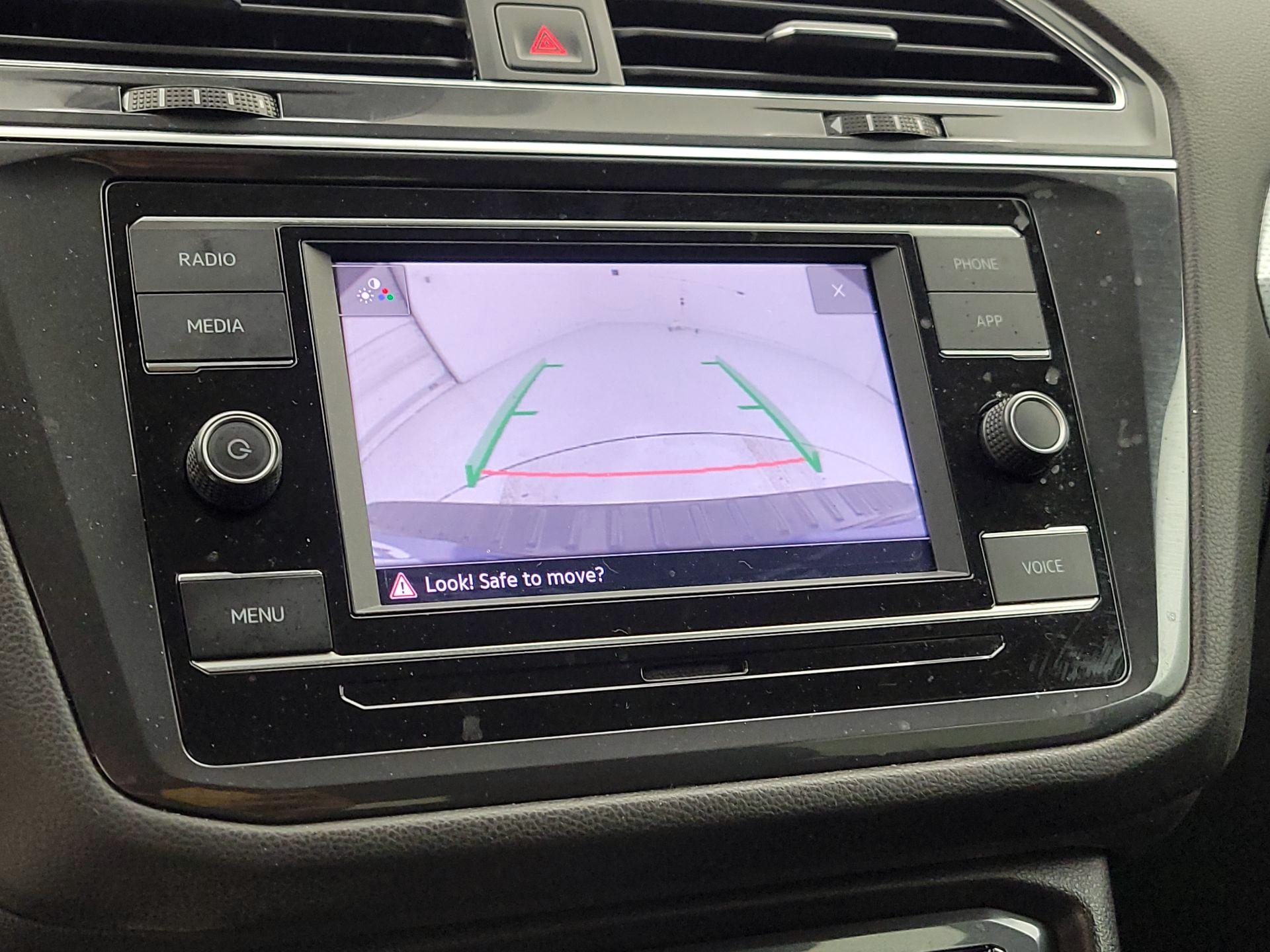 Thumbnail: 2023 Volkswagen Tiguan - 14