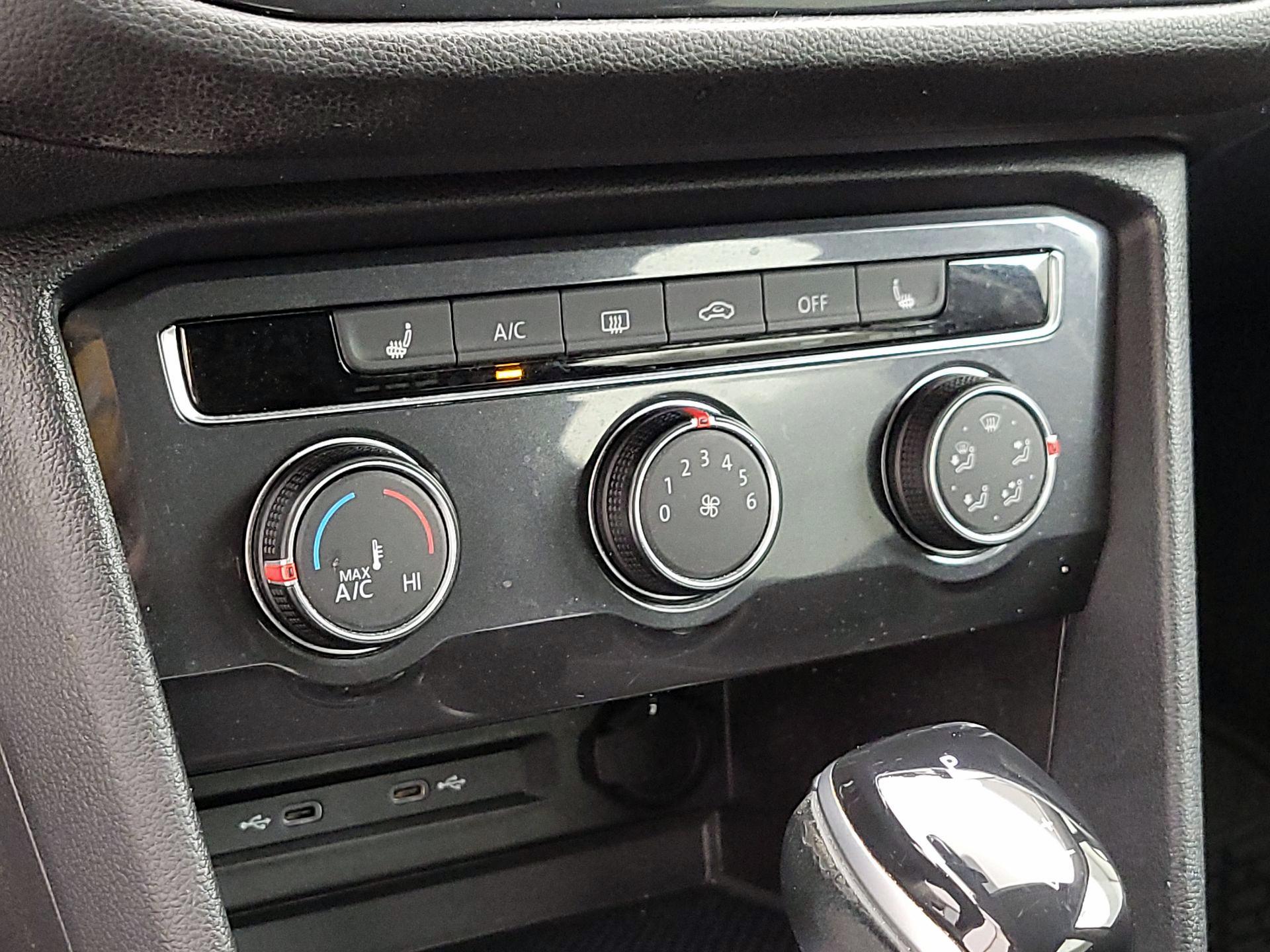 Thumbnail: 2023 Volkswagen Tiguan - 16