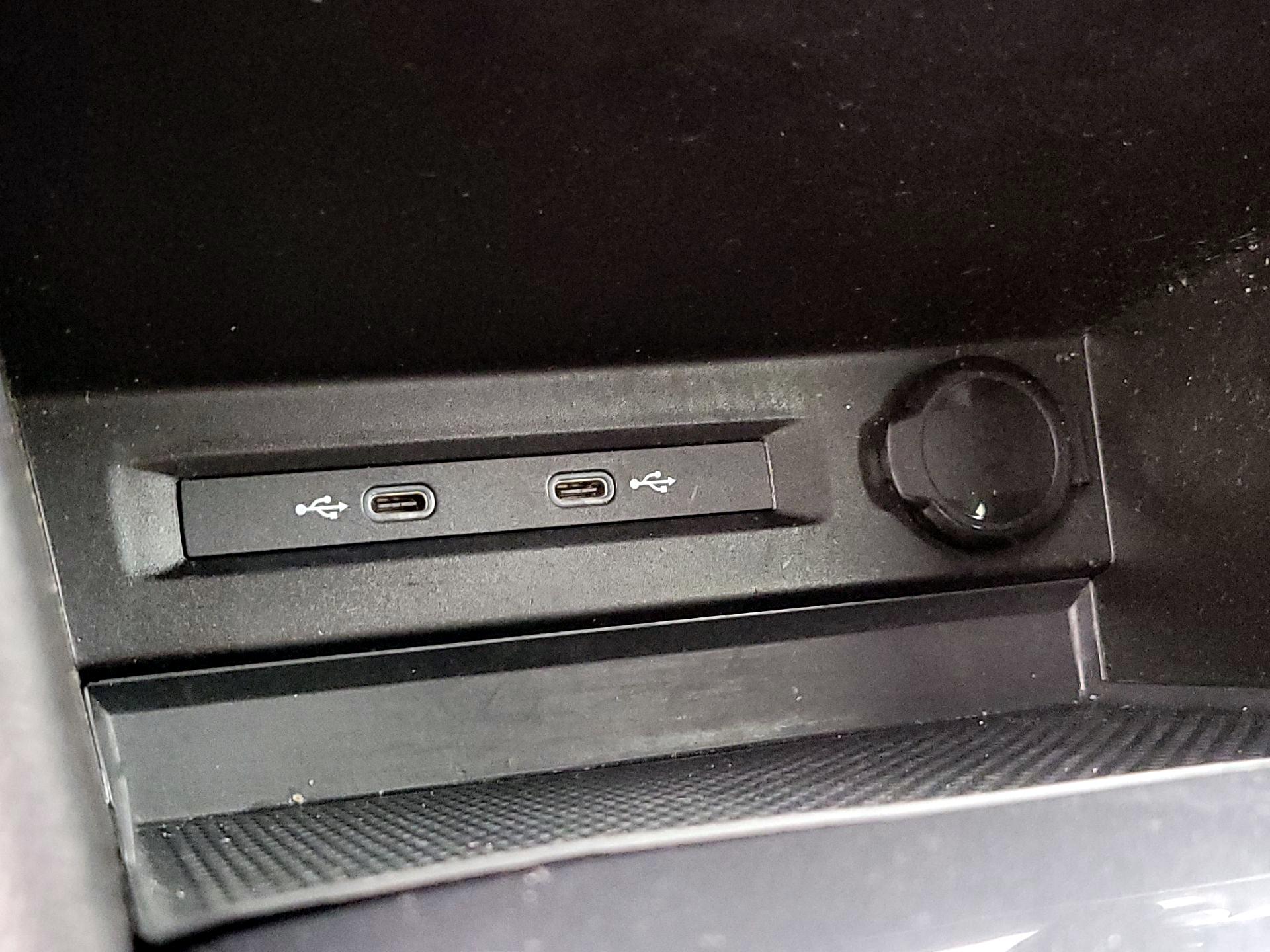 Thumbnail: 2023 Volkswagen Tiguan - 18