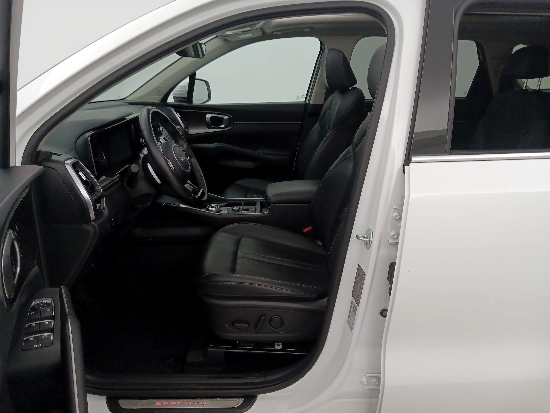 Thumbnail: 2023 Kia Sorento - 11