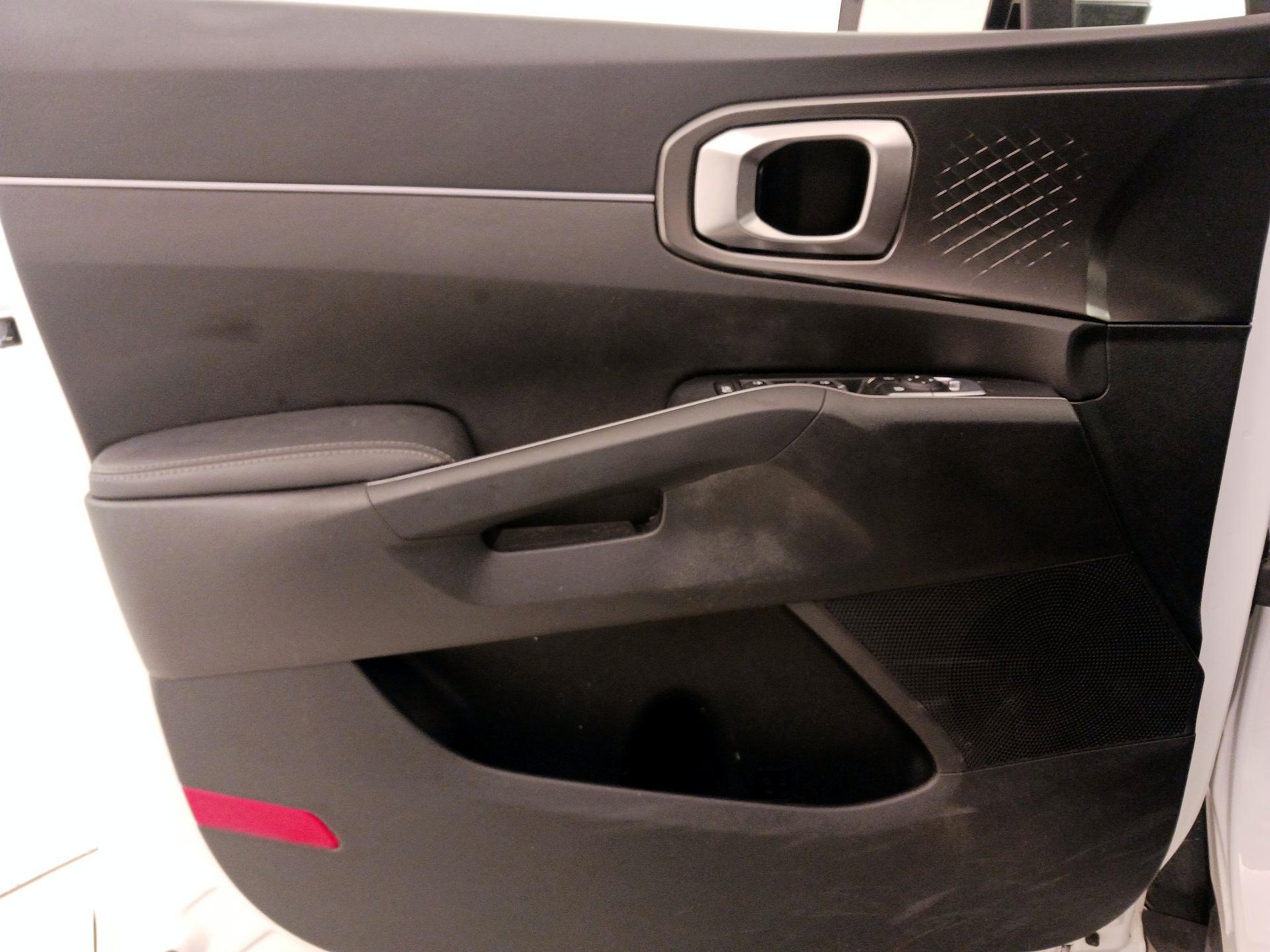 Thumbnail: 2023 Kia Sorento - 12