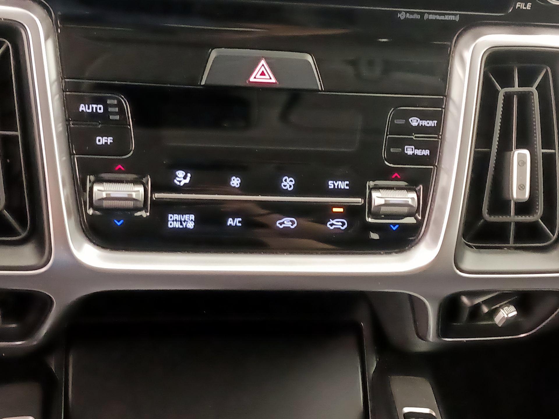 Thumbnail: 2023 Kia Sorento - 17