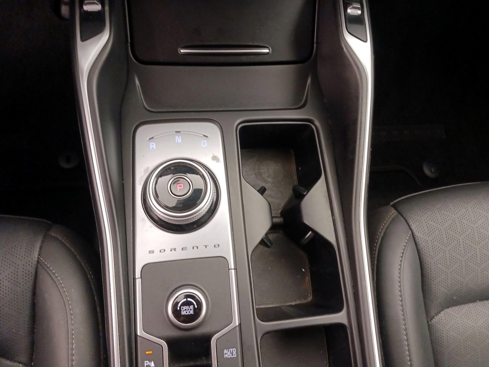 Thumbnail: 2023 Kia Sorento - 18