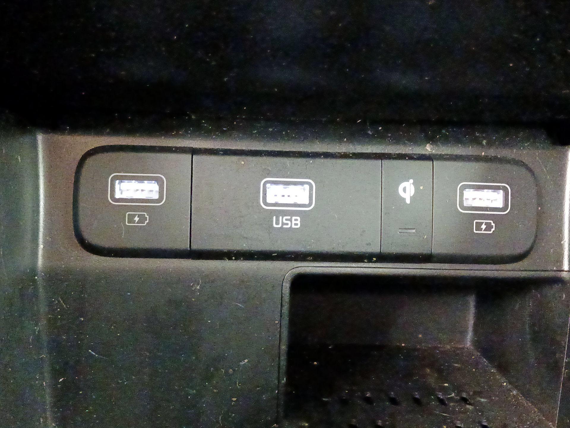 Thumbnail: 2023 Kia Sorento - 19