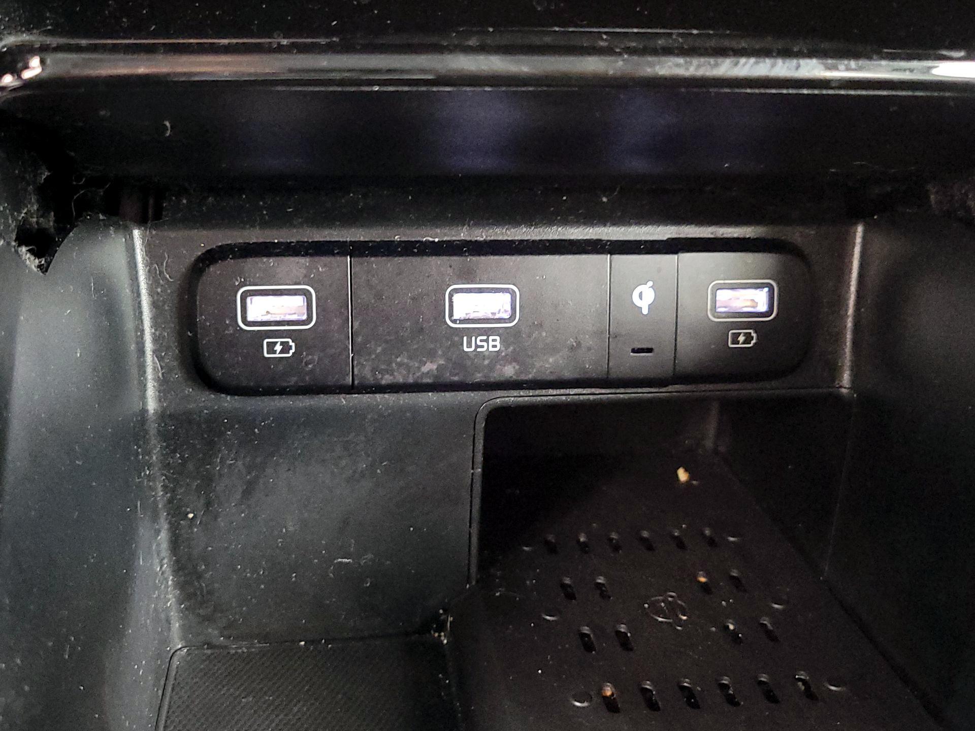 Thumbnail: 2021 Kia Sorento - 18