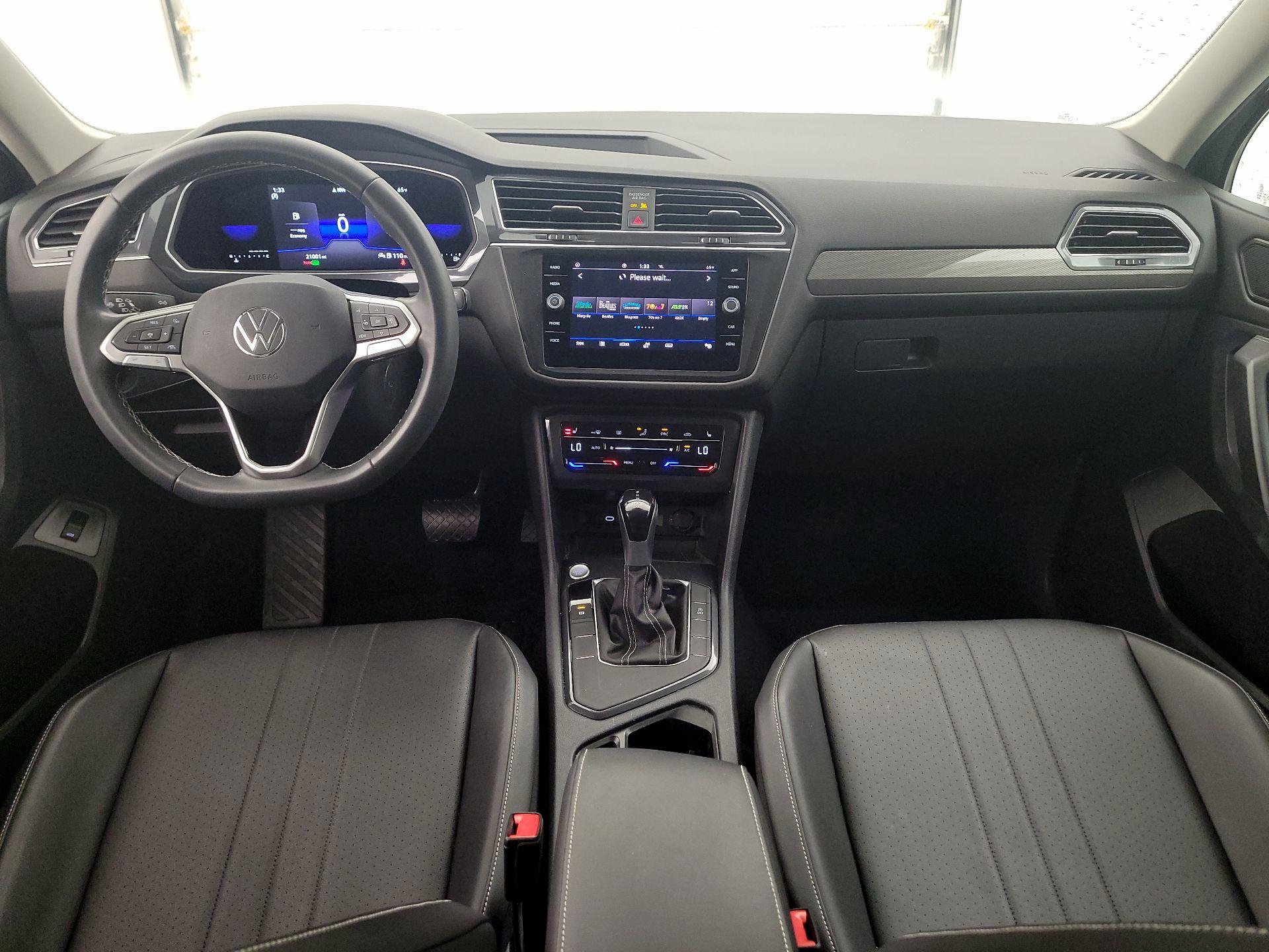 Thumbnail: 2022 Volkswagen Tiguan - 9