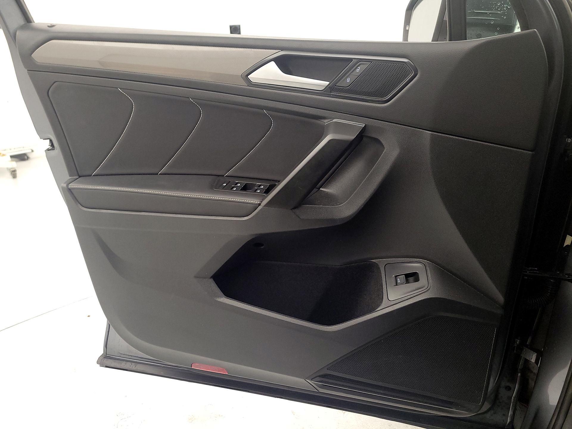 Thumbnail: 2022 Volkswagen Tiguan - 12