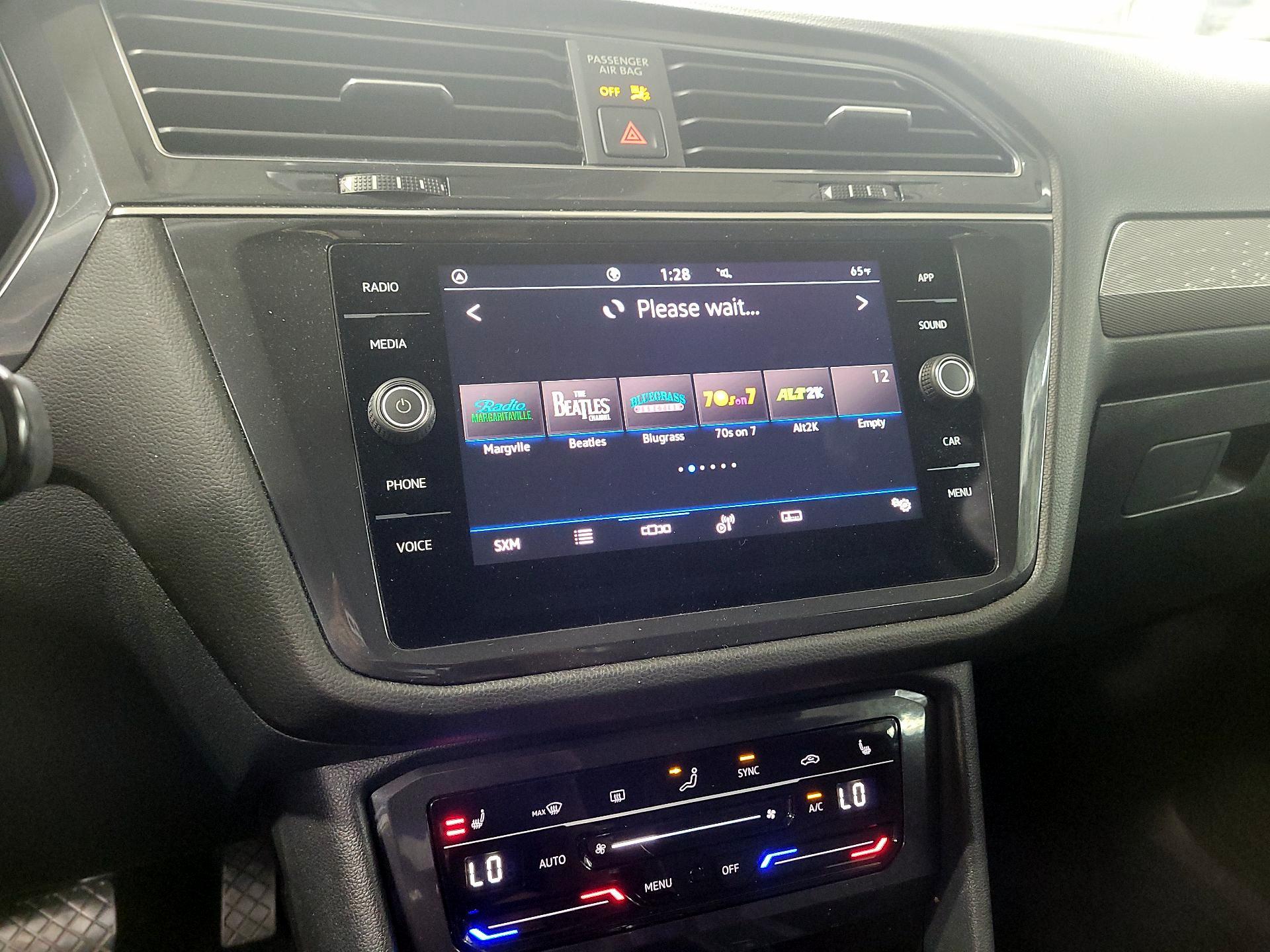 Thumbnail: 2022 Volkswagen Tiguan - 15