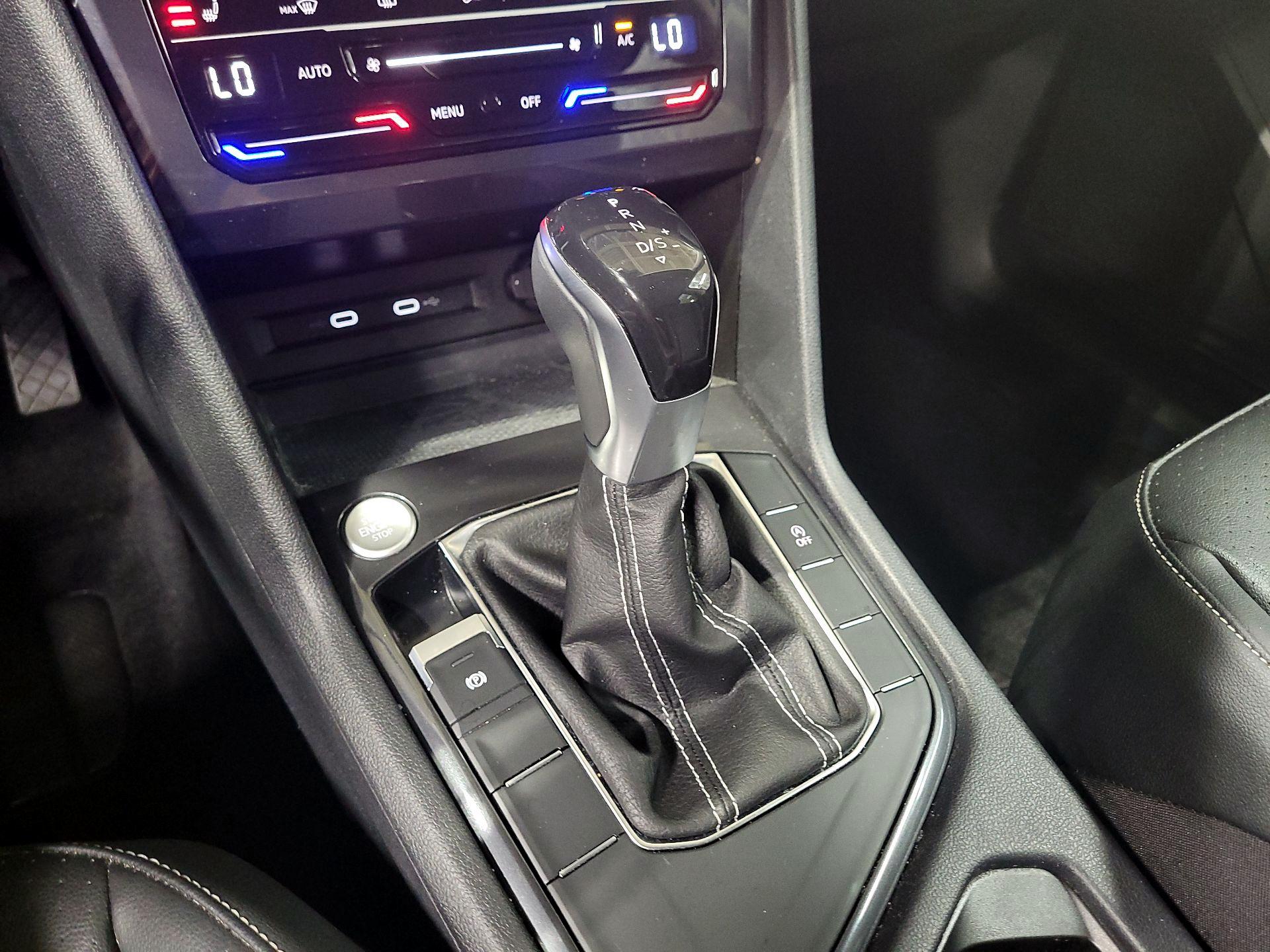 Thumbnail: 2022 Volkswagen Tiguan - 17