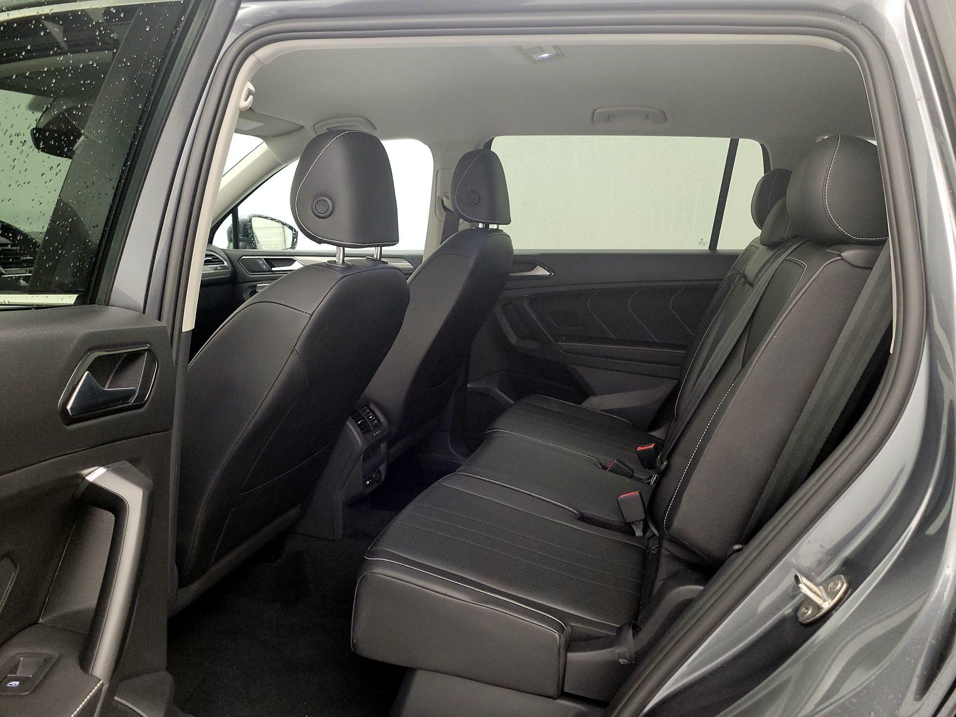 Thumbnail: 2022 Volkswagen Tiguan - 18