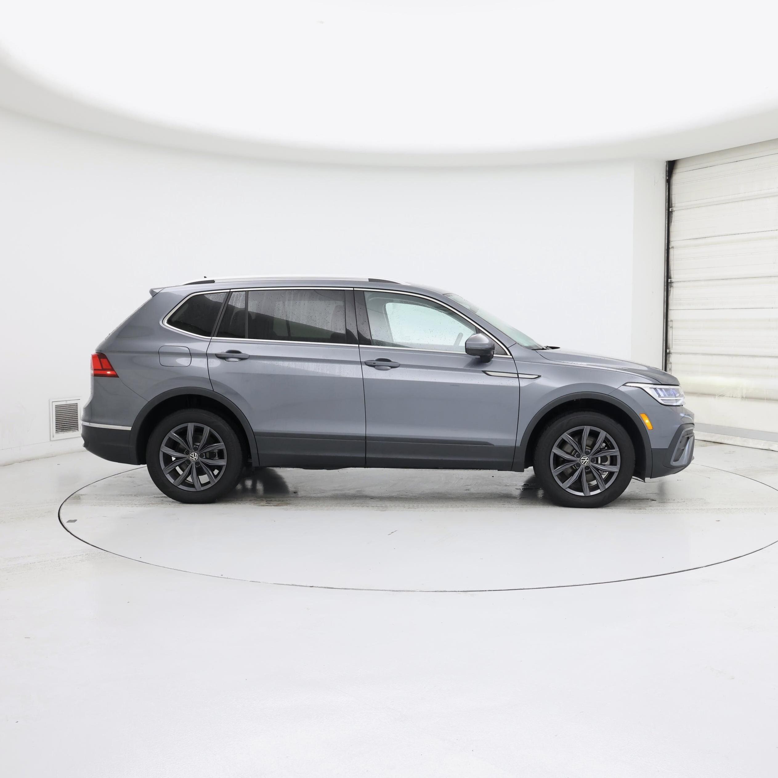 Thumbnail: 2022 Volkswagen Tiguan - 7