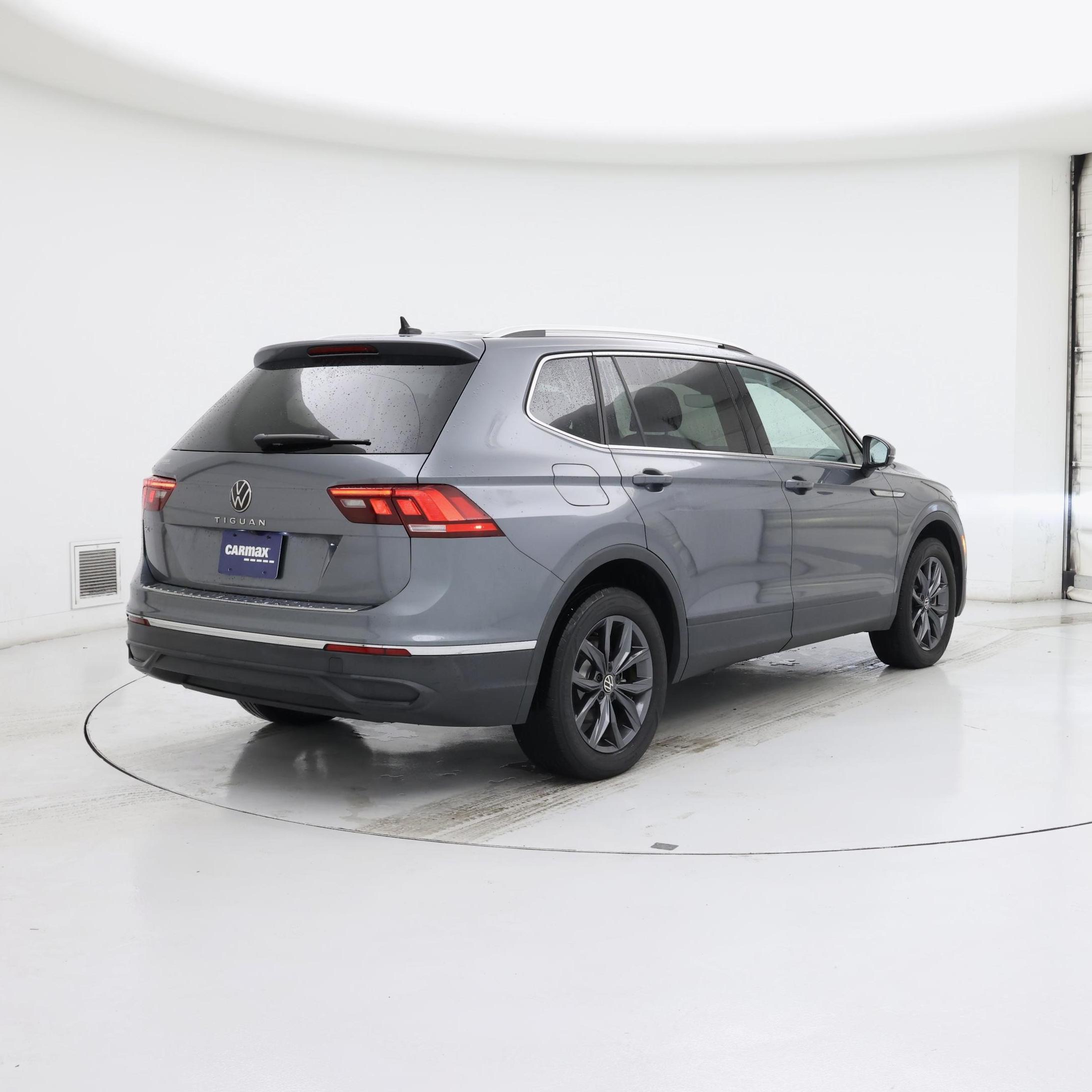 Thumbnail: 2022 Volkswagen Tiguan - 8