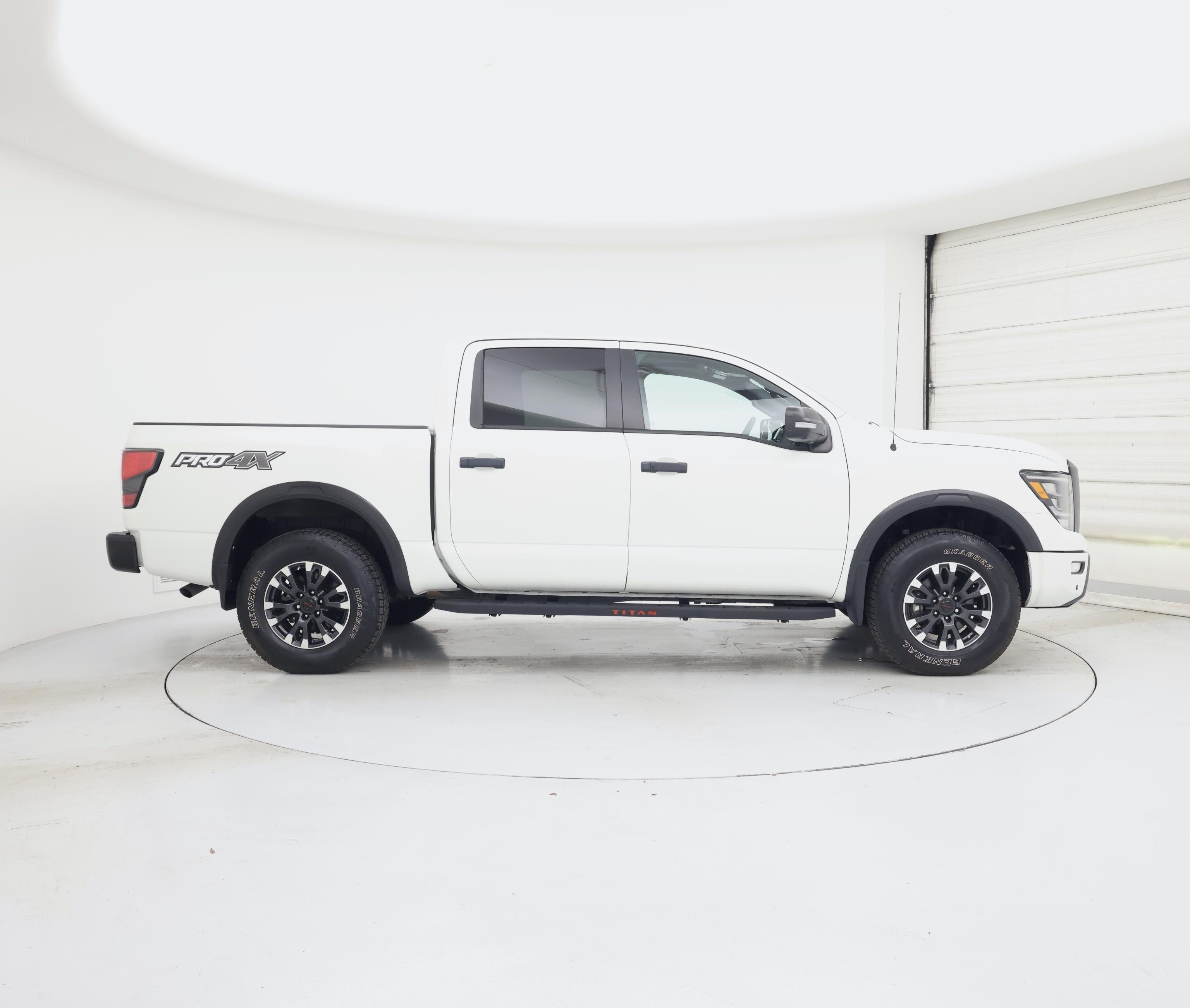 Thumbnail: 2020 Nissan Titan - 7