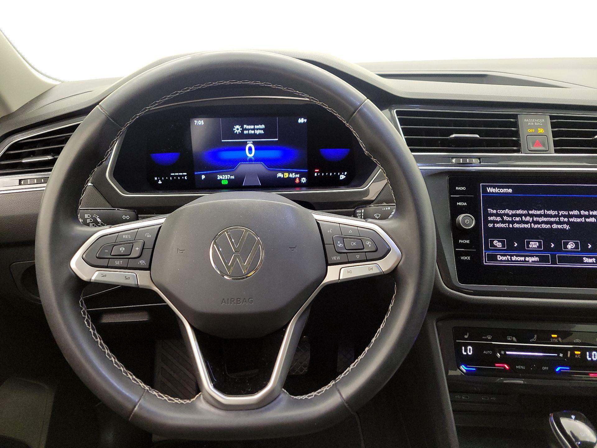 Thumbnail: 2023 Volkswagen Tiguan - 10