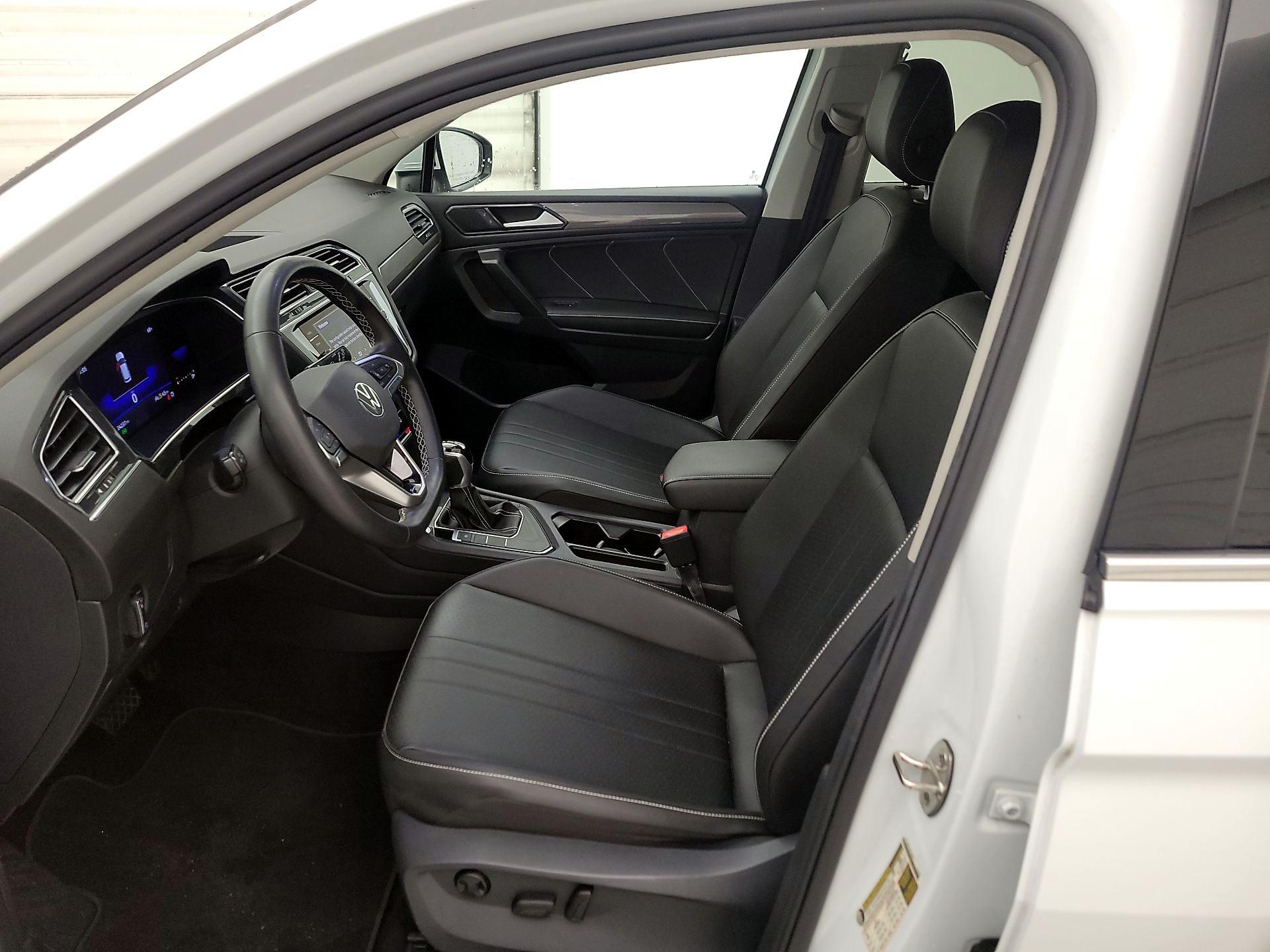 Thumbnail: 2023 Volkswagen Tiguan - 11