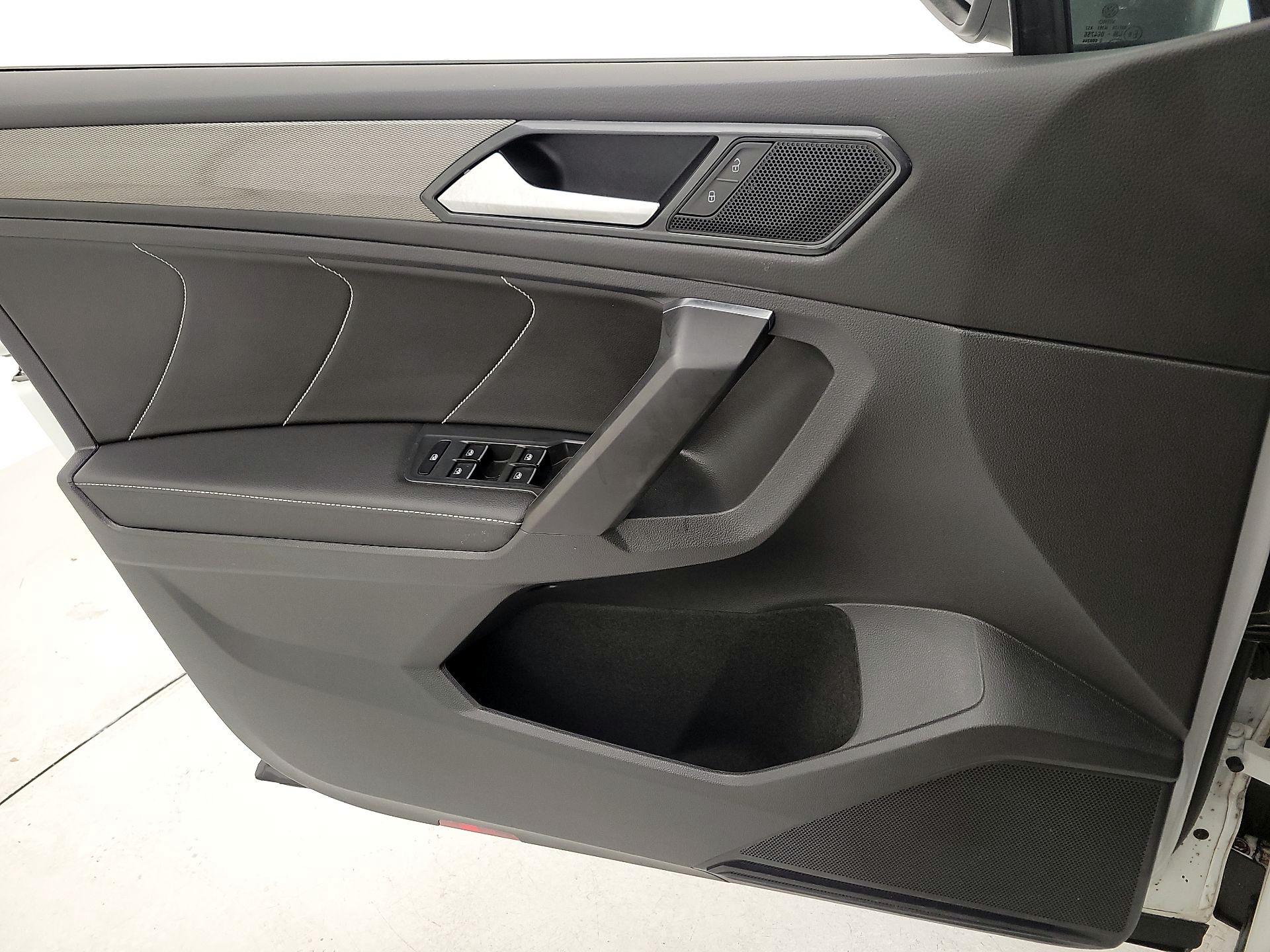 Thumbnail: 2023 Volkswagen Tiguan - 12