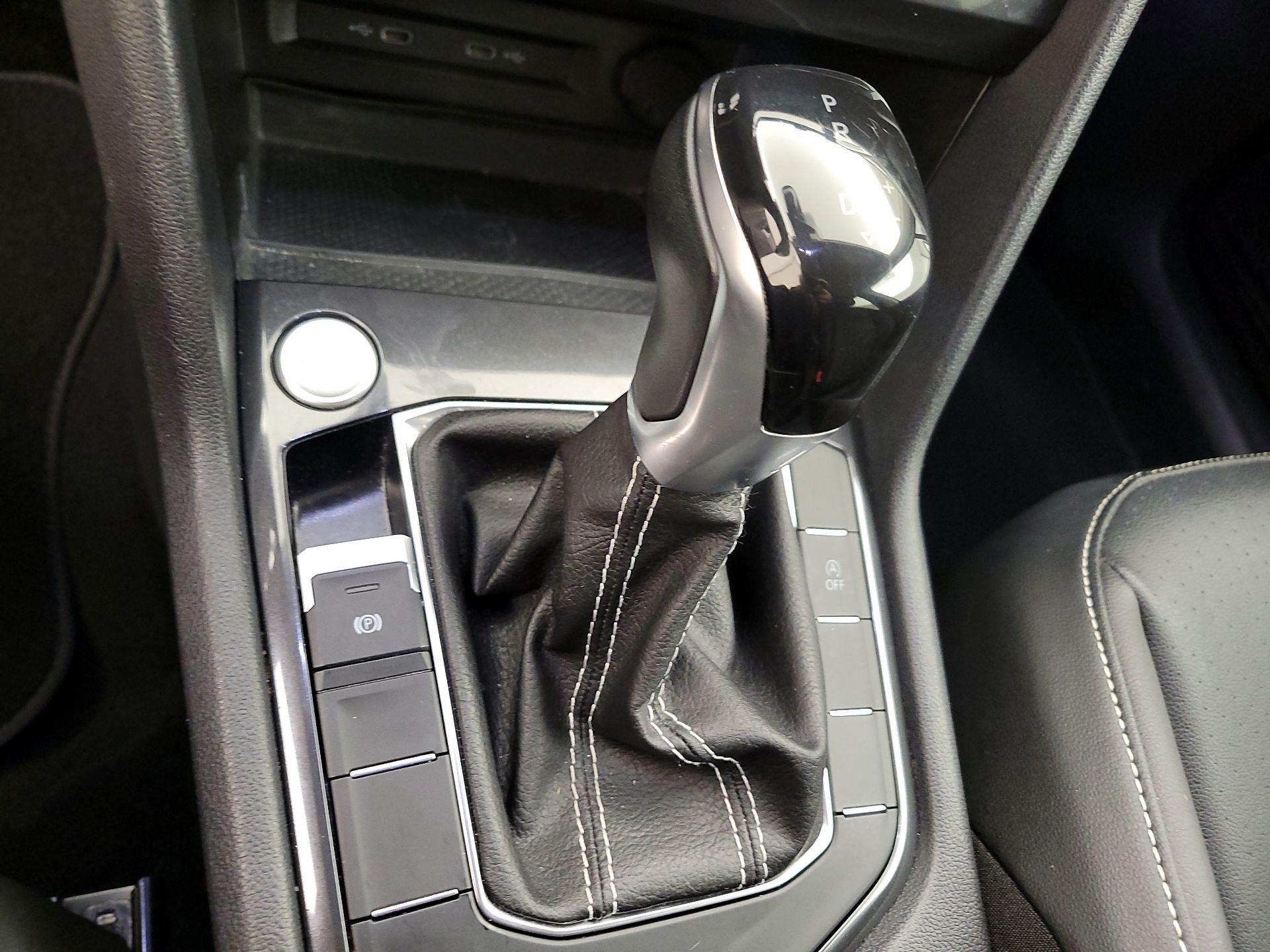 Thumbnail: 2023 Volkswagen Tiguan - 15