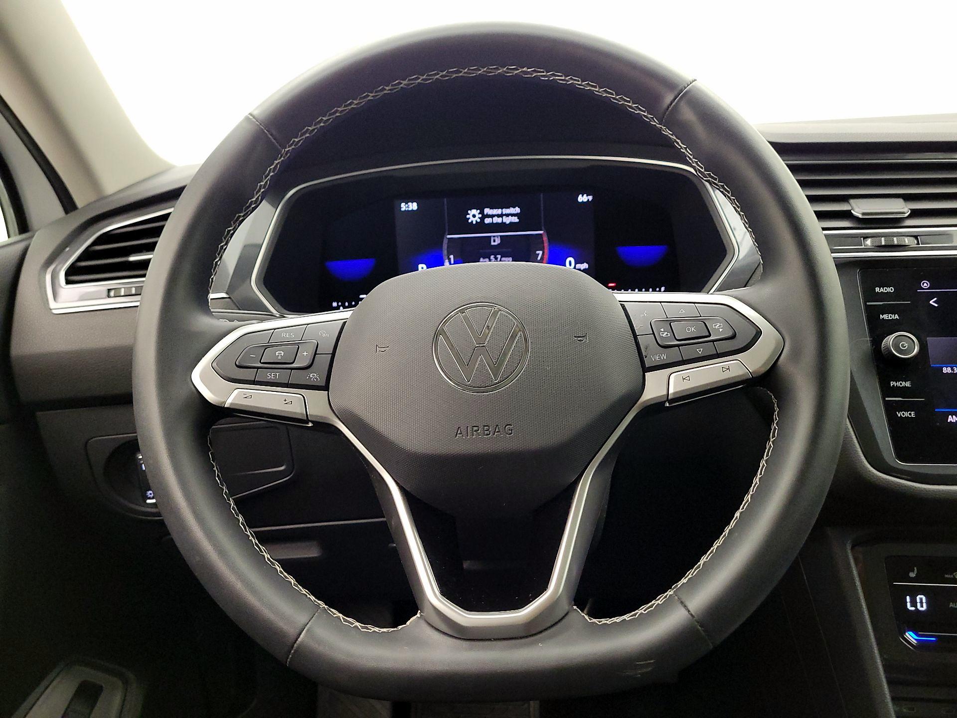 Thumbnail: 2022 Volkswagen Tiguan - 10