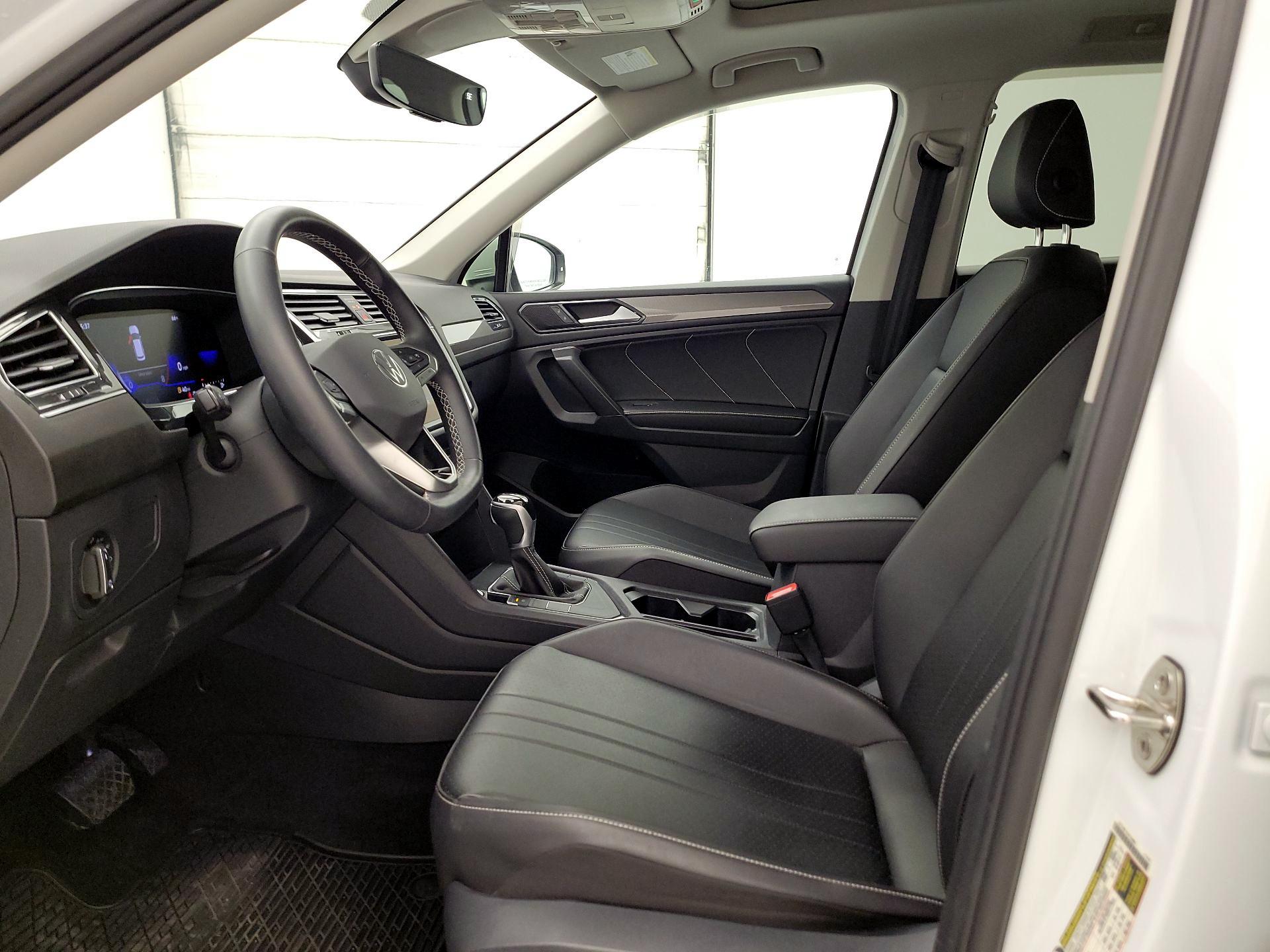 Thumbnail: 2022 Volkswagen Tiguan - 11