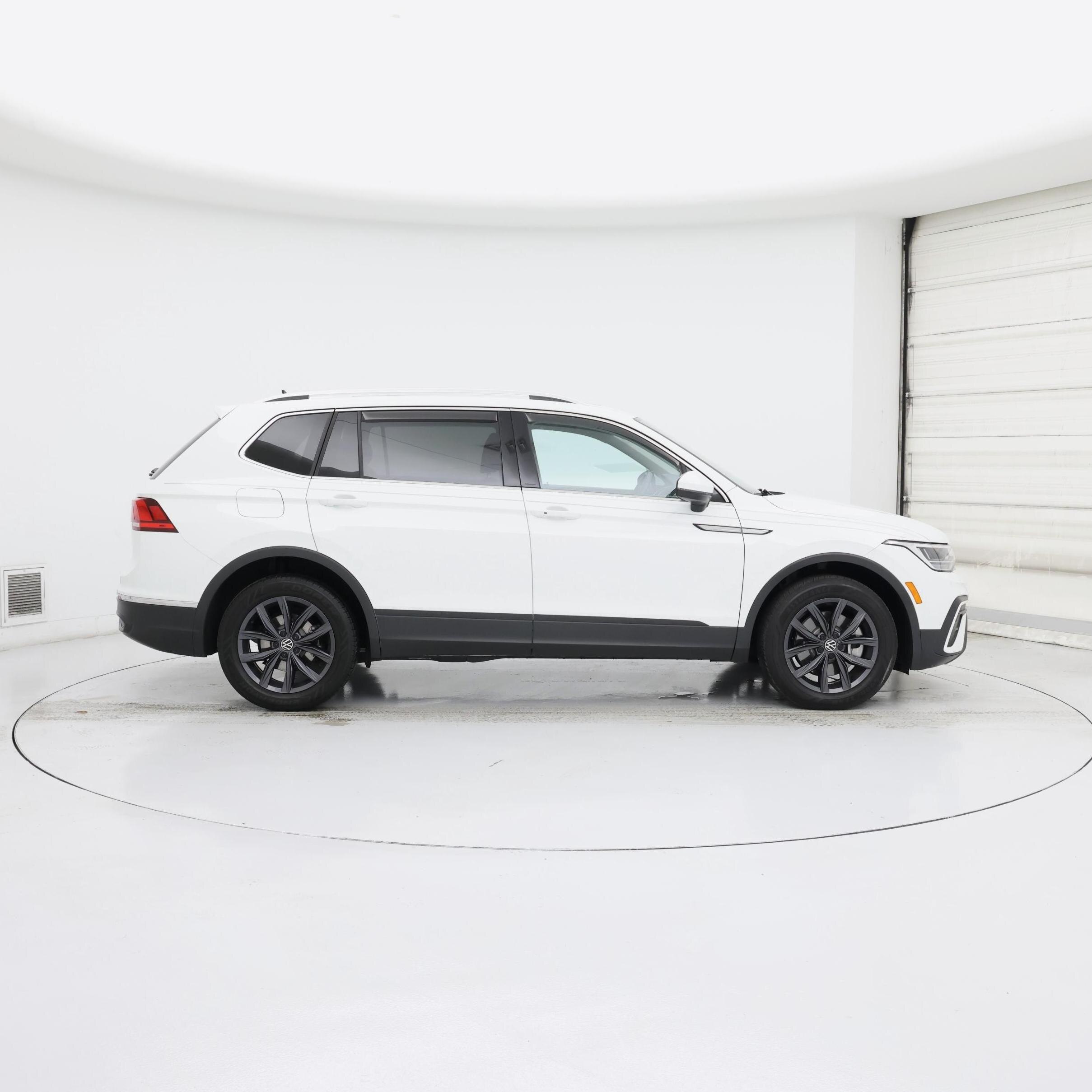 Thumbnail: 2022 Volkswagen Tiguan - 7