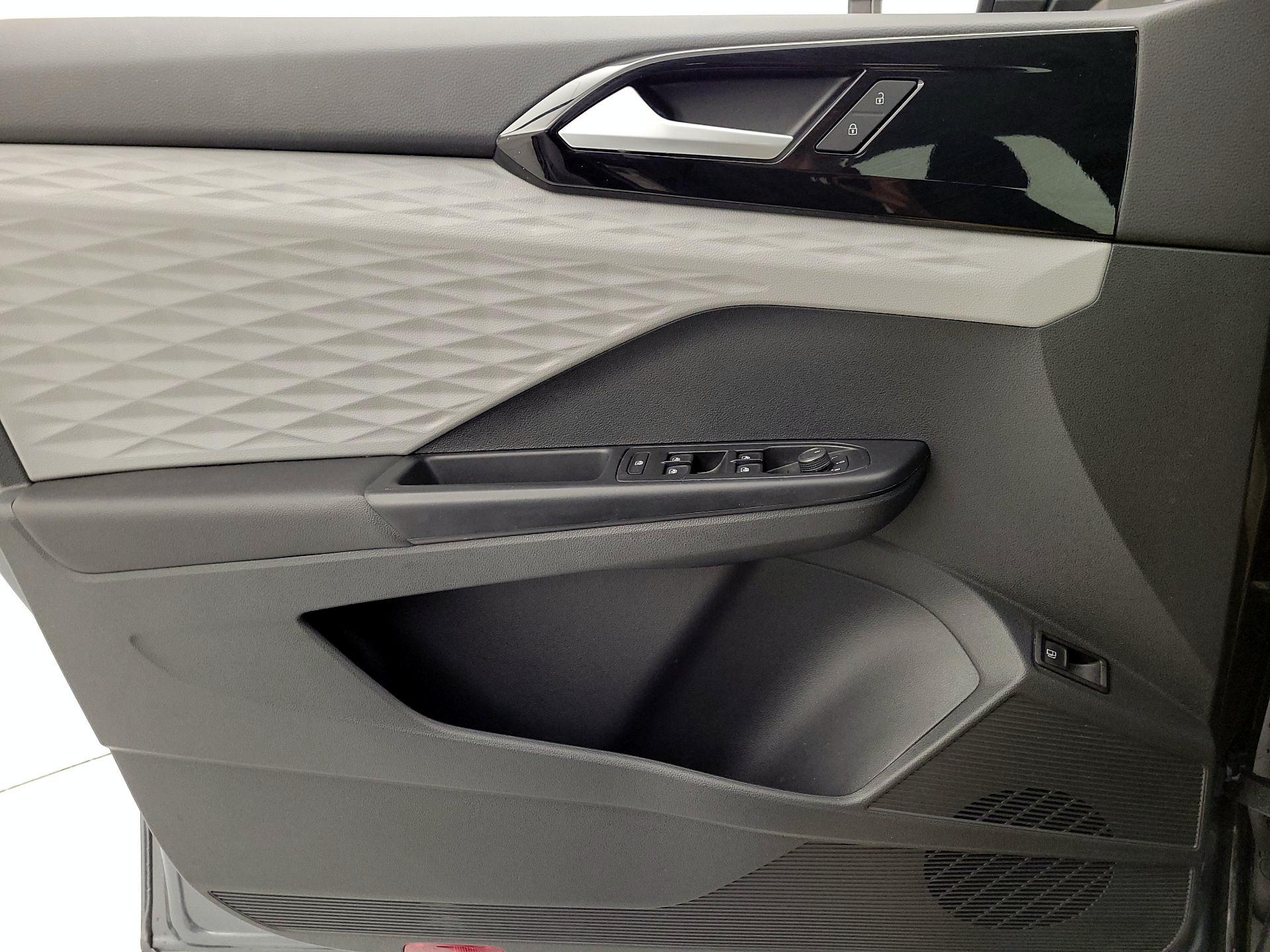 Thumbnail: 2023 Volkswagen Taos - 12