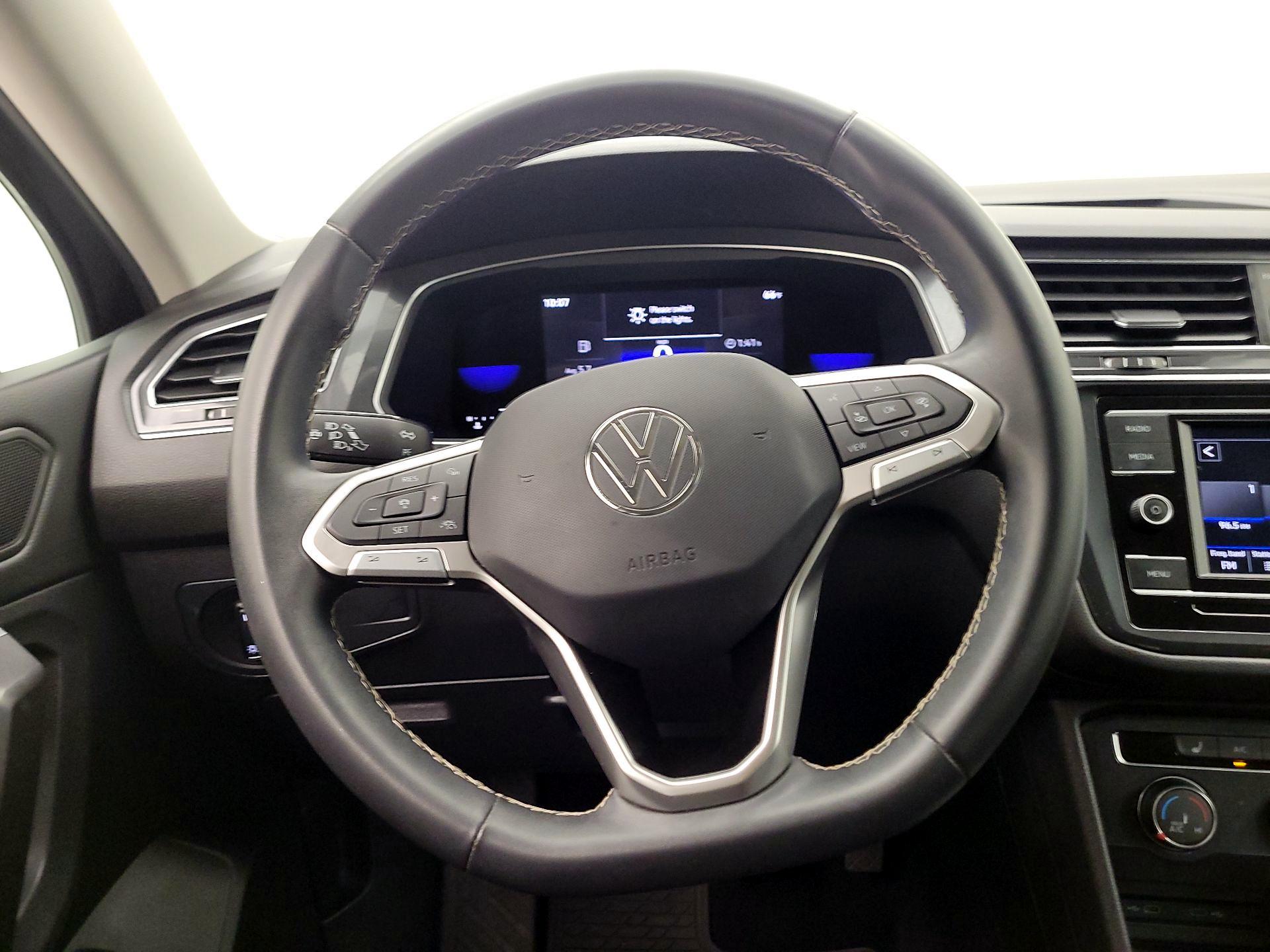 Thumbnail: 2022 Volkswagen Tiguan - 10