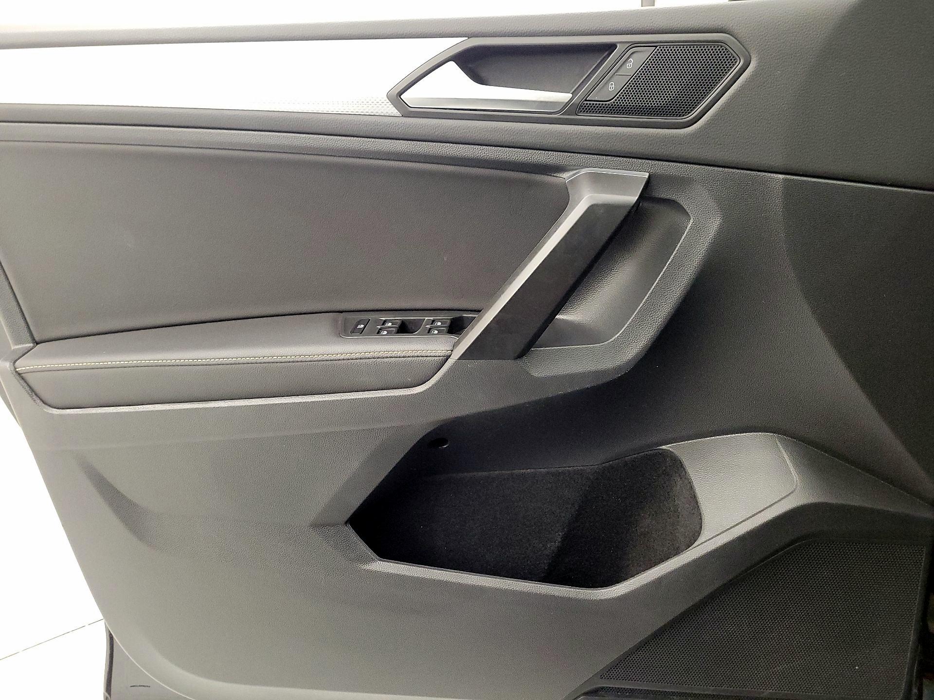 Thumbnail: 2022 Volkswagen Tiguan - 12