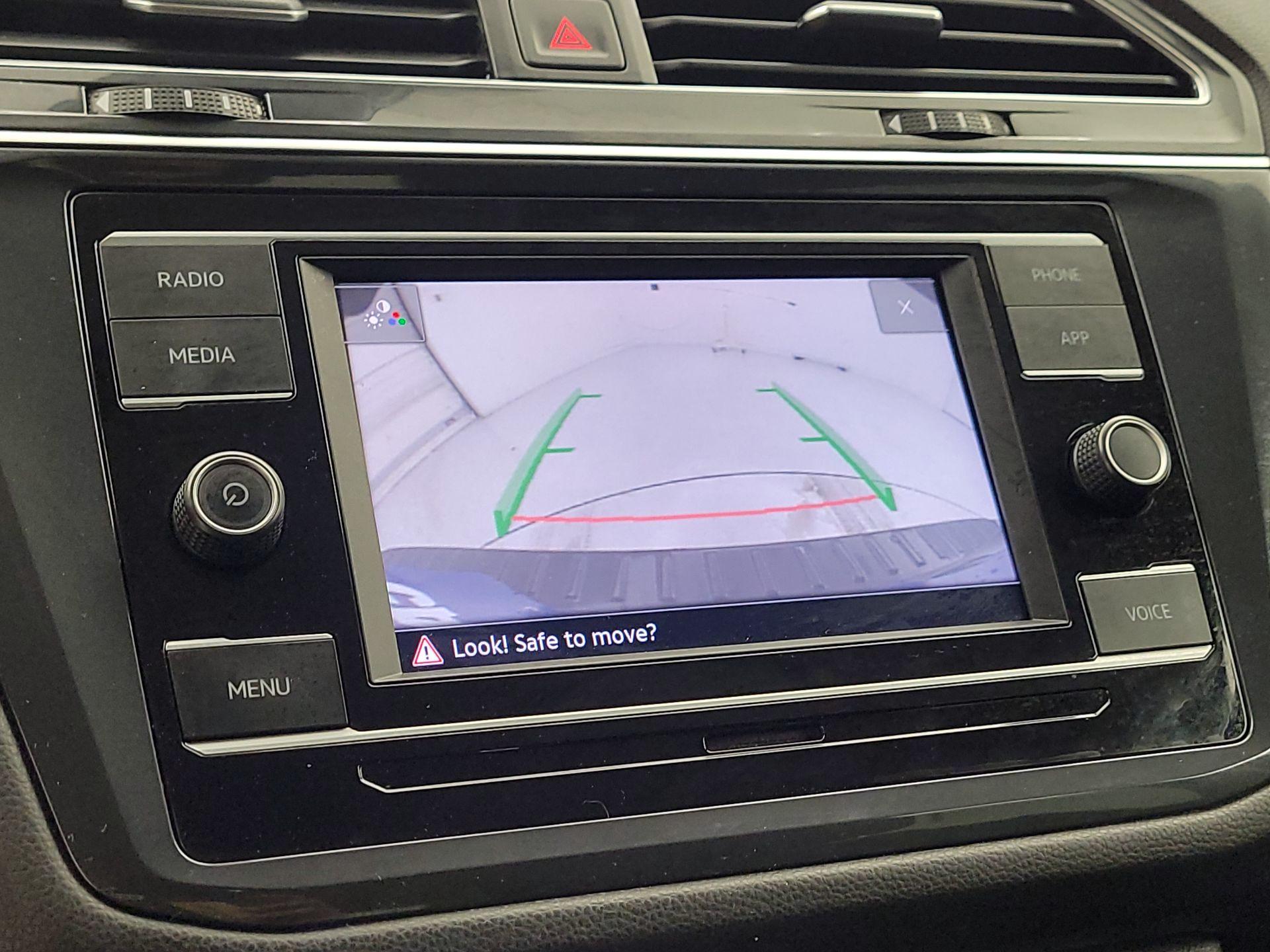 Thumbnail: 2022 Volkswagen Tiguan - 14