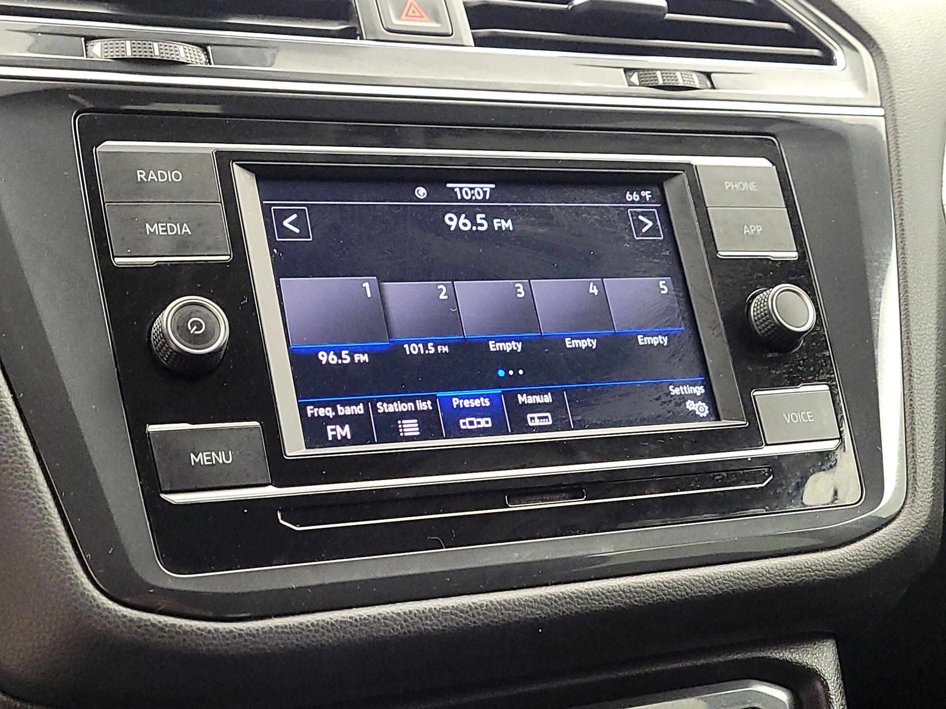 Thumbnail: 2022 Volkswagen Tiguan - 15