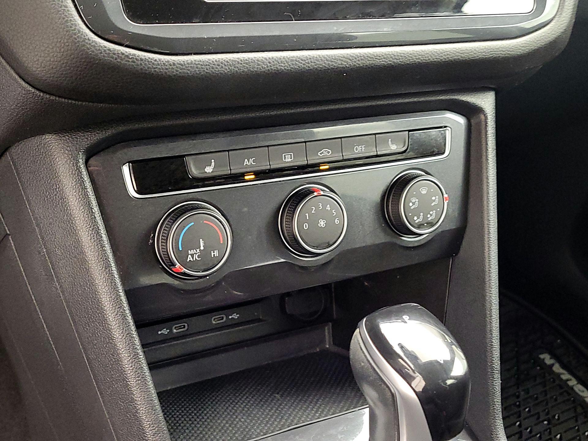 Thumbnail: 2022 Volkswagen Tiguan - 16