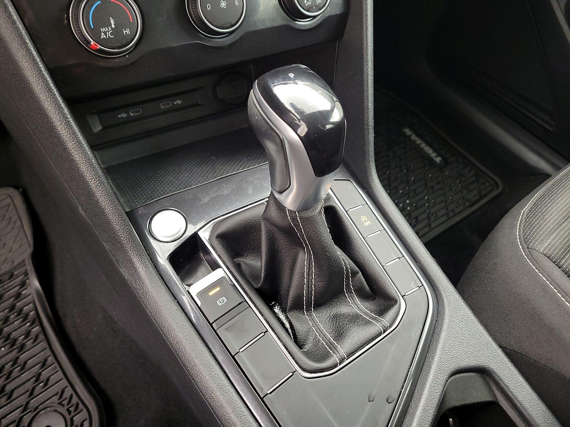 Thumbnail: 2022 Volkswagen Tiguan - 17