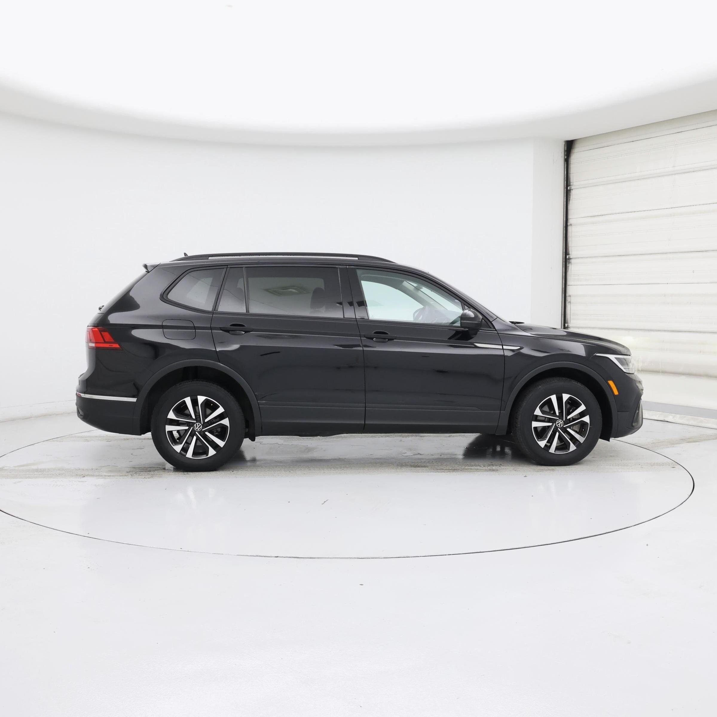 Thumbnail: 2022 Volkswagen Tiguan - 7