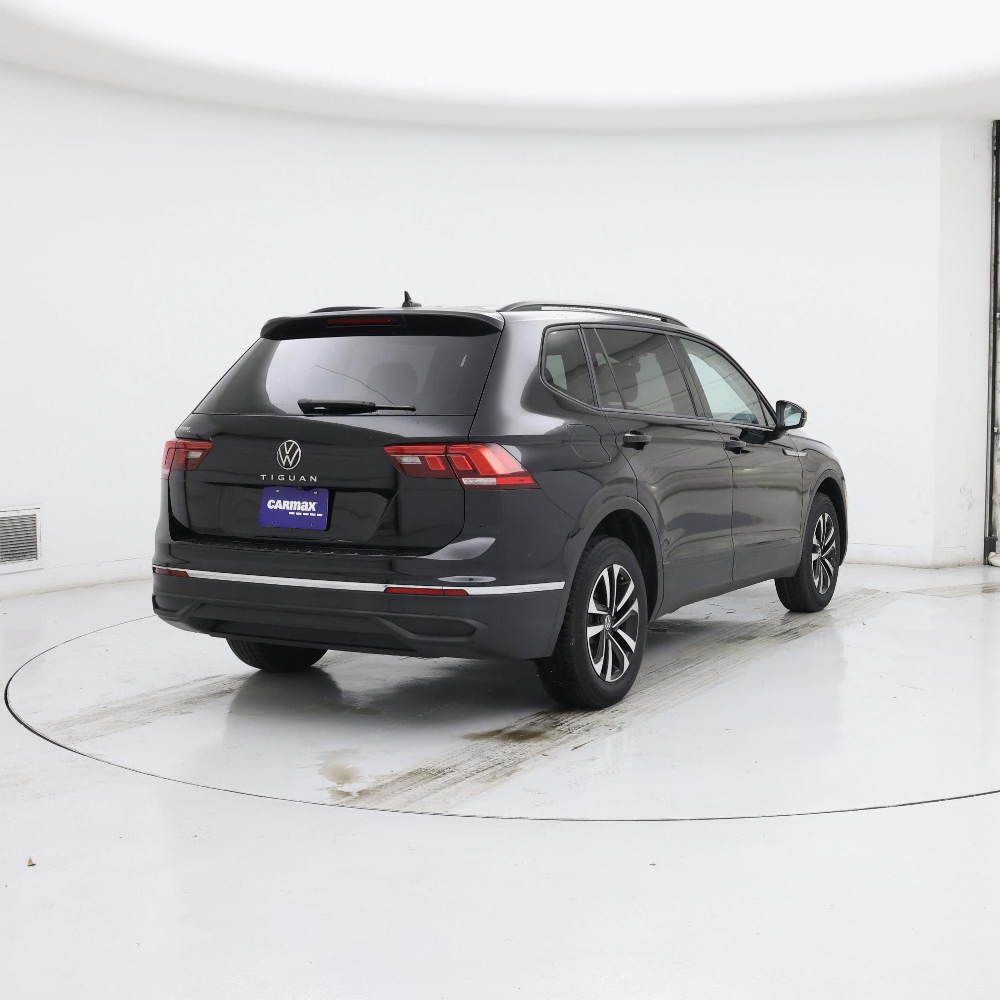 Thumbnail: 2022 Volkswagen Tiguan - 8