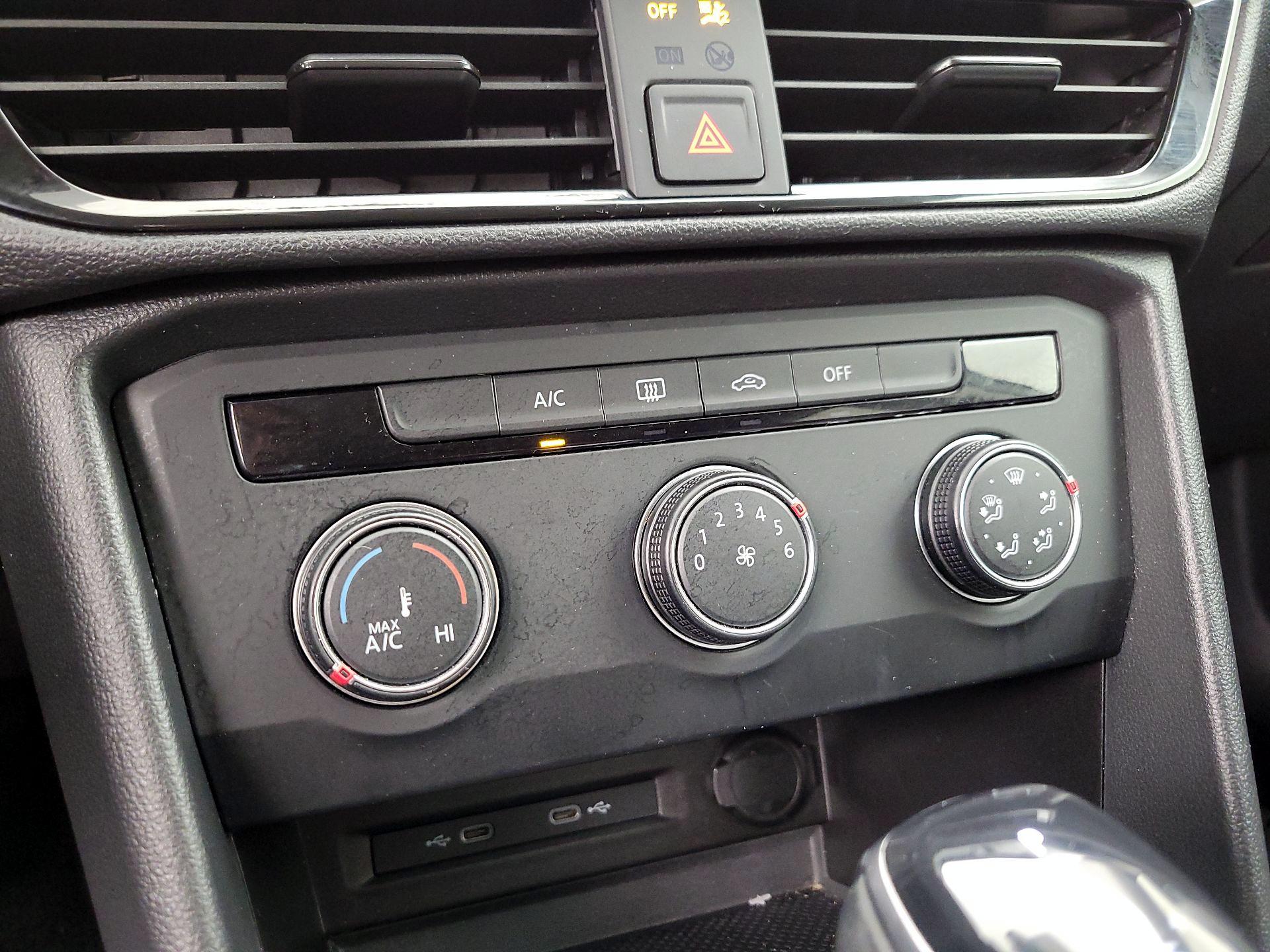 Thumbnail: 2022 Volkswagen Taos - 16