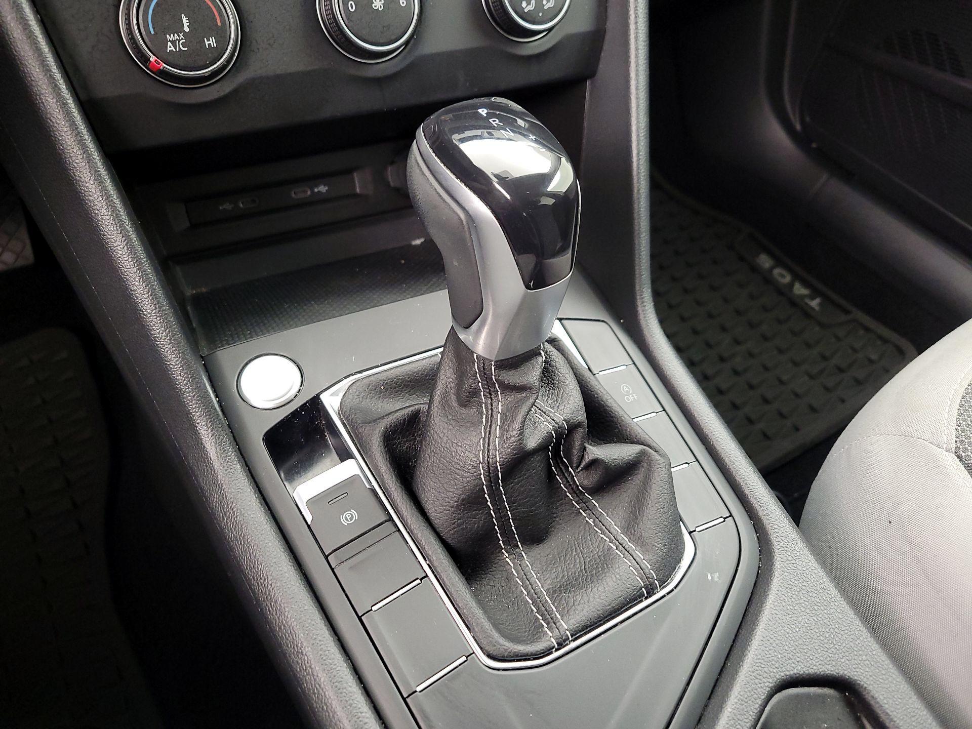 Thumbnail: 2022 Volkswagen Taos - 17