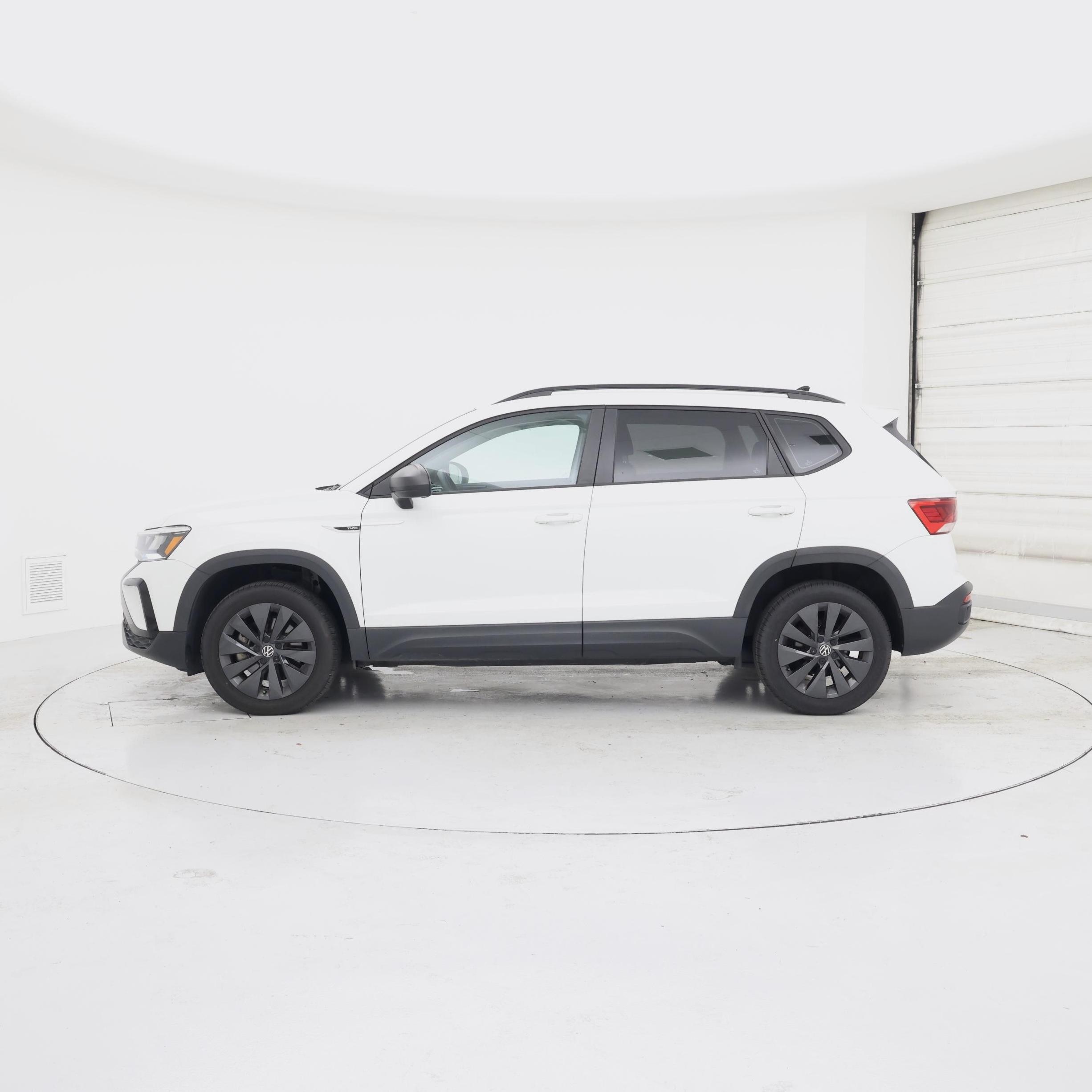 Thumbnail: 2022 Volkswagen Taos - 3